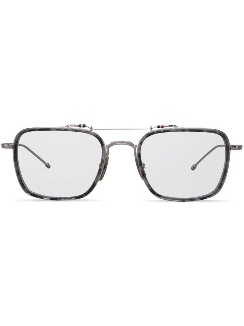 Thom Browne Eyewear tortoiseshell rectangular-frame glasses - Grey von Thom Browne Eyewear