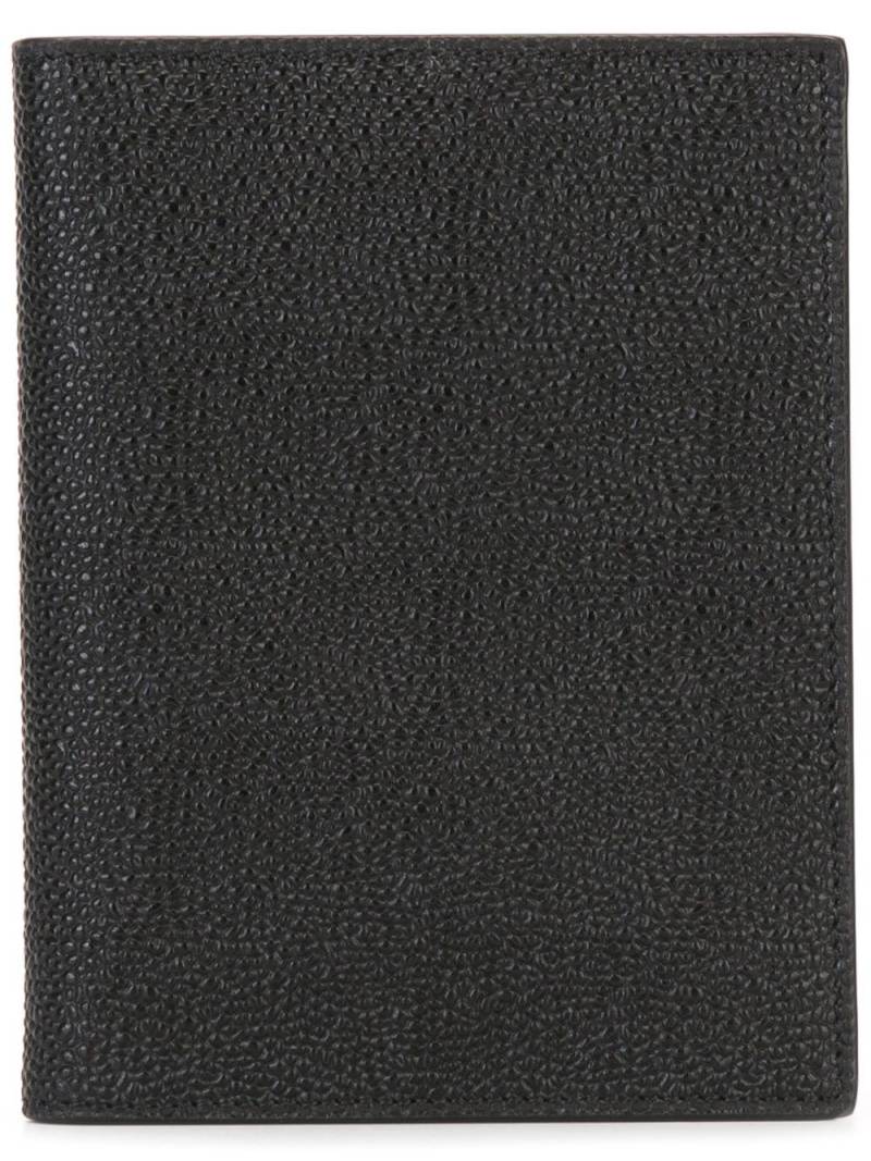 Thom Browne pebbled-leather passport holder - Black von Thom Browne