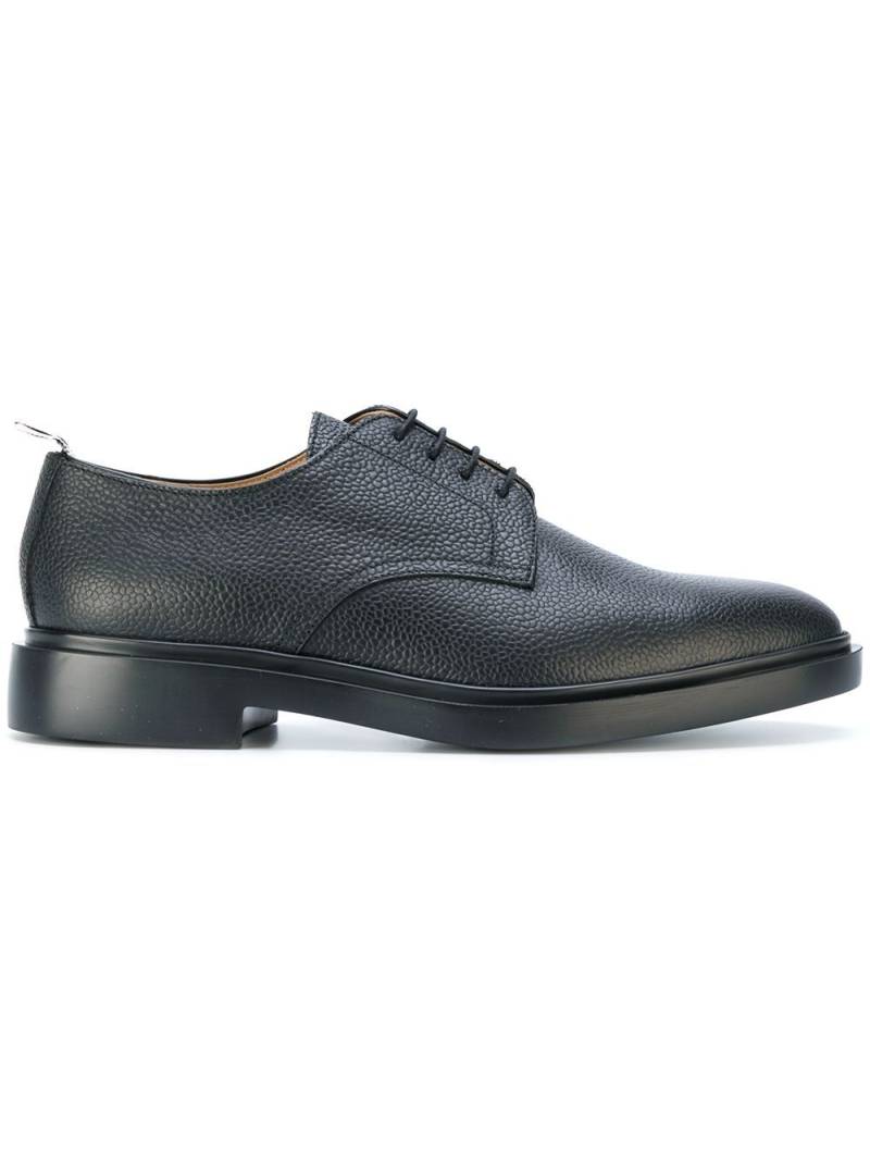 Thom Browne grained leather Derby shoes - Black von Thom Browne