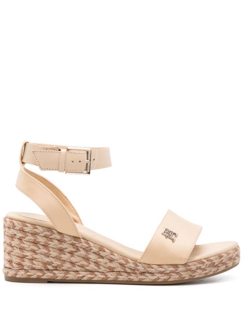 Tommy Hilfiger 60mm logo-plaque wedge sandals - Neutrals von Tommy Hilfiger