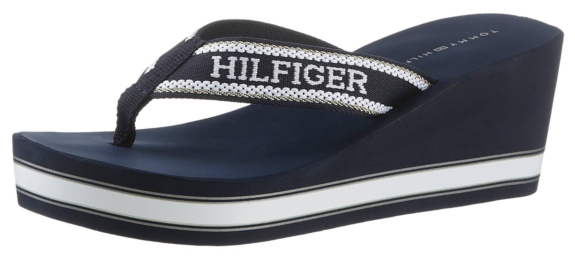 Tommy Hilfiger Dianette »HILFIGER WEDGE BEACH SANDAL«, Keilabsatz, Sommerschuh, Zehentrenner mit modischem Keilabsatz von Tommy Hilfiger