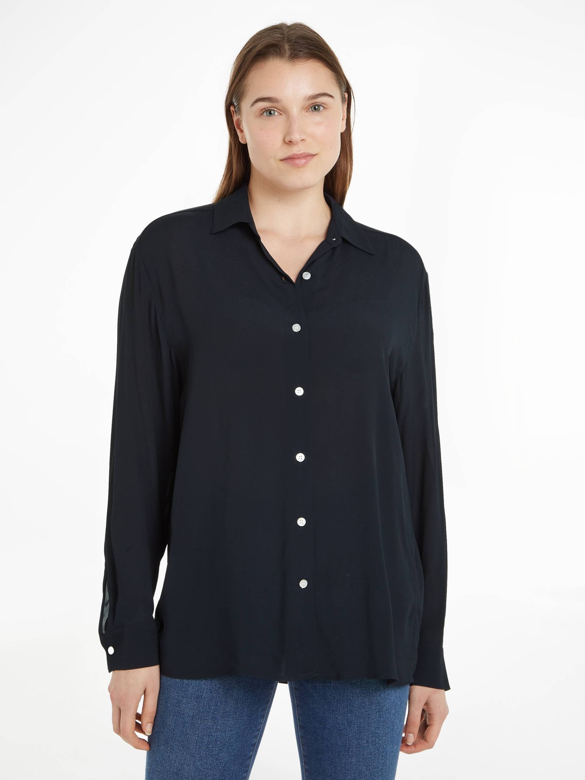 Tommy Hilfiger Hemdbluse »VISCOSE CREPE FLUID SHIRT LS«, mit kleinem Markenlabel auf dem Ärmelabschluss von Tommy Hilfiger