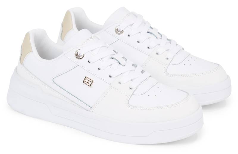 Tommy Hilfiger Plateausneaker »ESSENTIAL BASKET SNEAKER«, mit seitlichem Logoemblem, Freizeitschuh, Halbschuh, Schnürschuh von Tommy Hilfiger