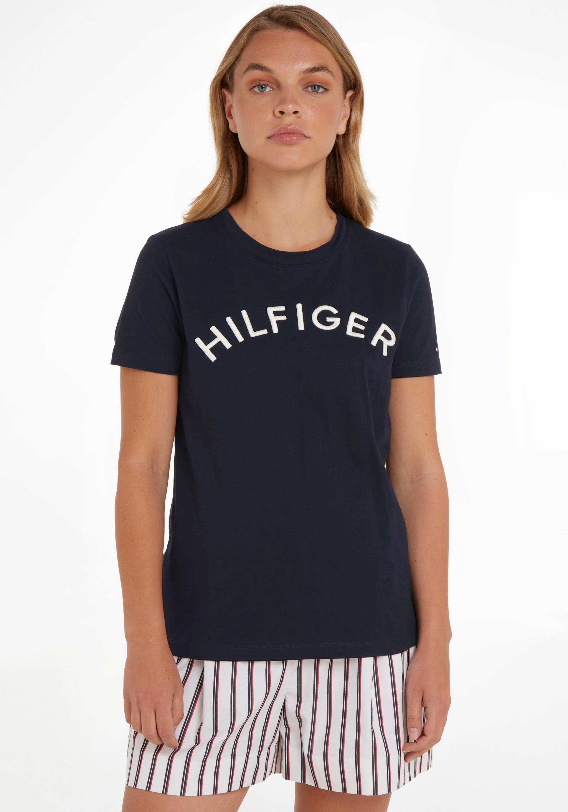 Tommy Hilfiger Rundhalsshirt »REG HILFIGER VARSITY EMB C-NK SS«, mit grosser Tommy Hilfiger Stickerei von Tommy Hilfiger