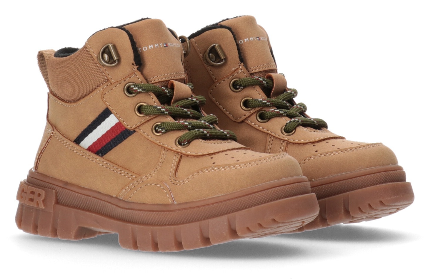 Tommy Hilfiger Schnürboots »LACE-UP BOOTIE«, mit auffälligem Logoschriftzug an der Laufsohle von Tommy Hilfiger