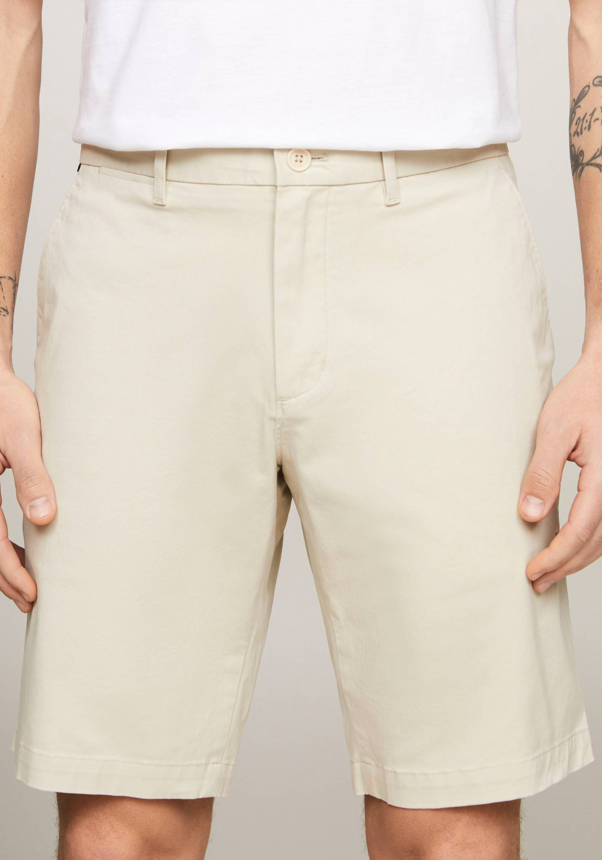 Tommy Hilfiger Shorts »HARLEM SHORT 1985«, in klassischem Design Tommy Hilfiger Shorts »HARLEM SHORT 1985«, in klassischem Design von Tommy Hilfiger