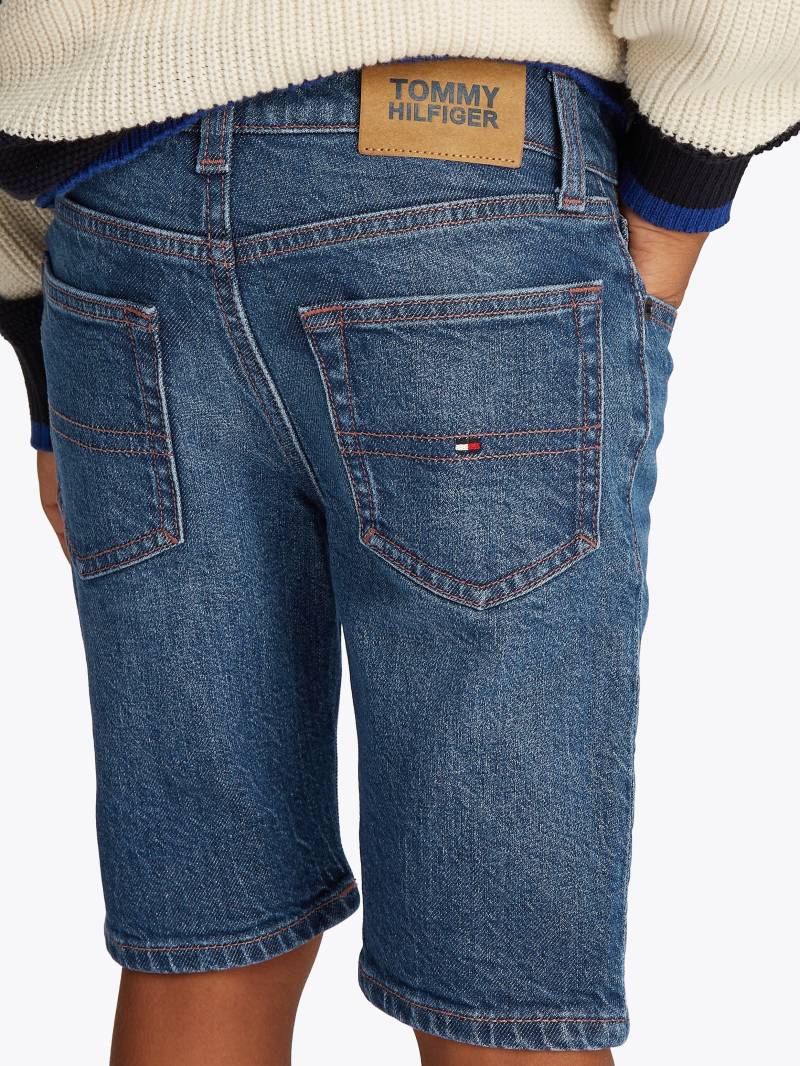 Tommy Hilfiger Shorts »SCANTON SHORT BLUE DENIM«, mit Logo-Badge von Tommy Hilfiger