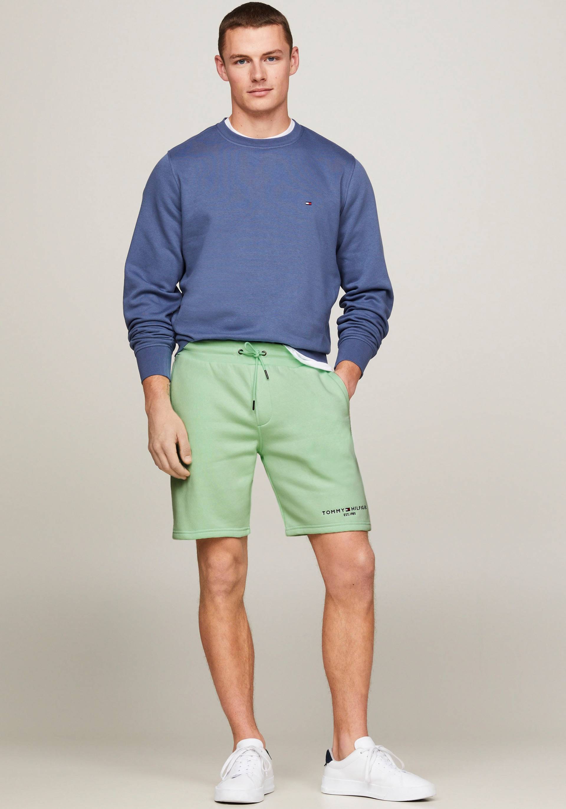 Tommy Hilfiger Shorts »SMALL TOMMY LOGO SWEATSHORTS«, mit elastischem Bund von Tommy Hilfiger