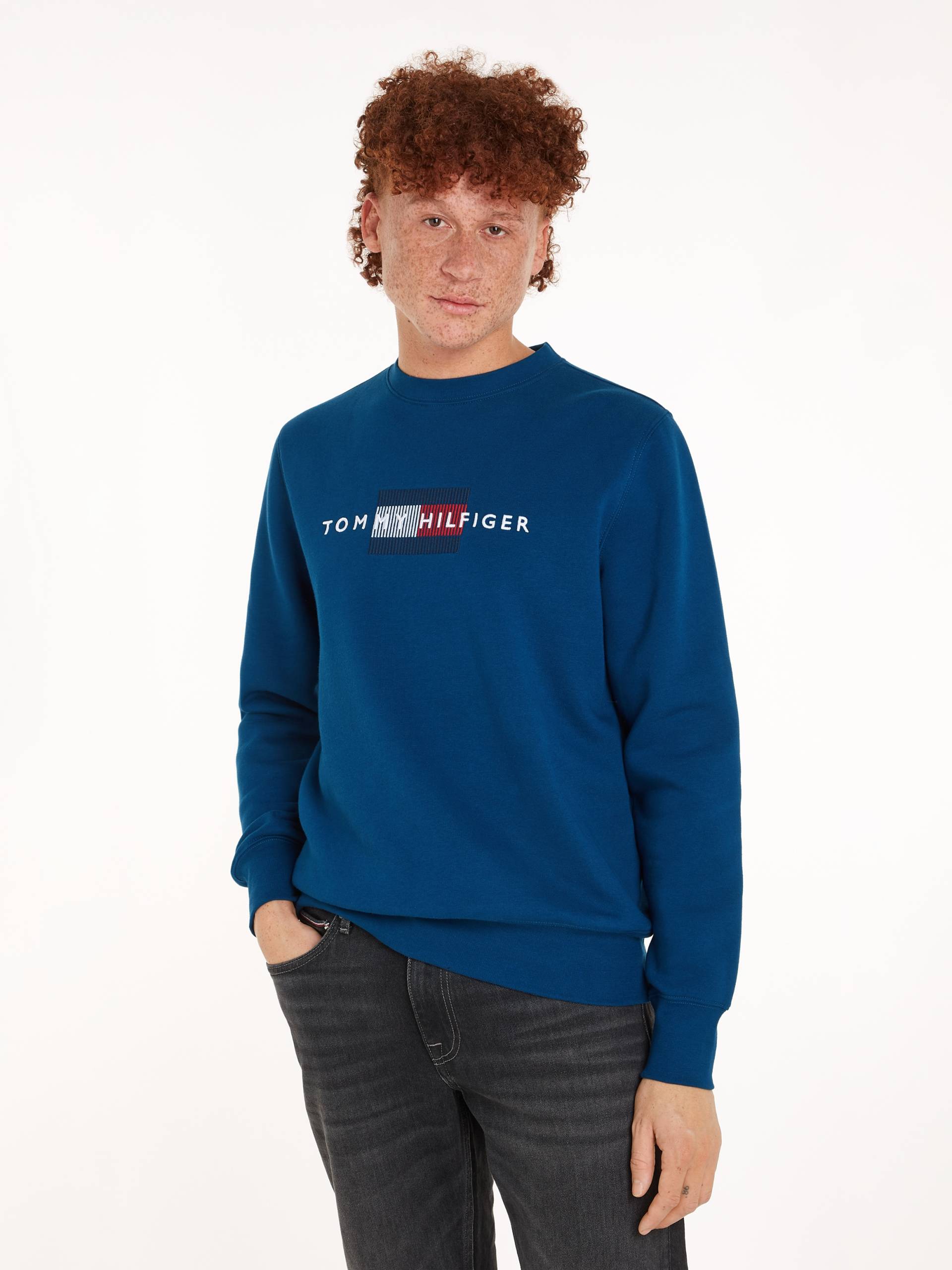 Tommy Hilfiger Sweatshirt »HILFIGER FLAG EMBRO SWEATSHIRT«, mehrfarbige Stickerei auf der Brust von Tommy Hilfiger