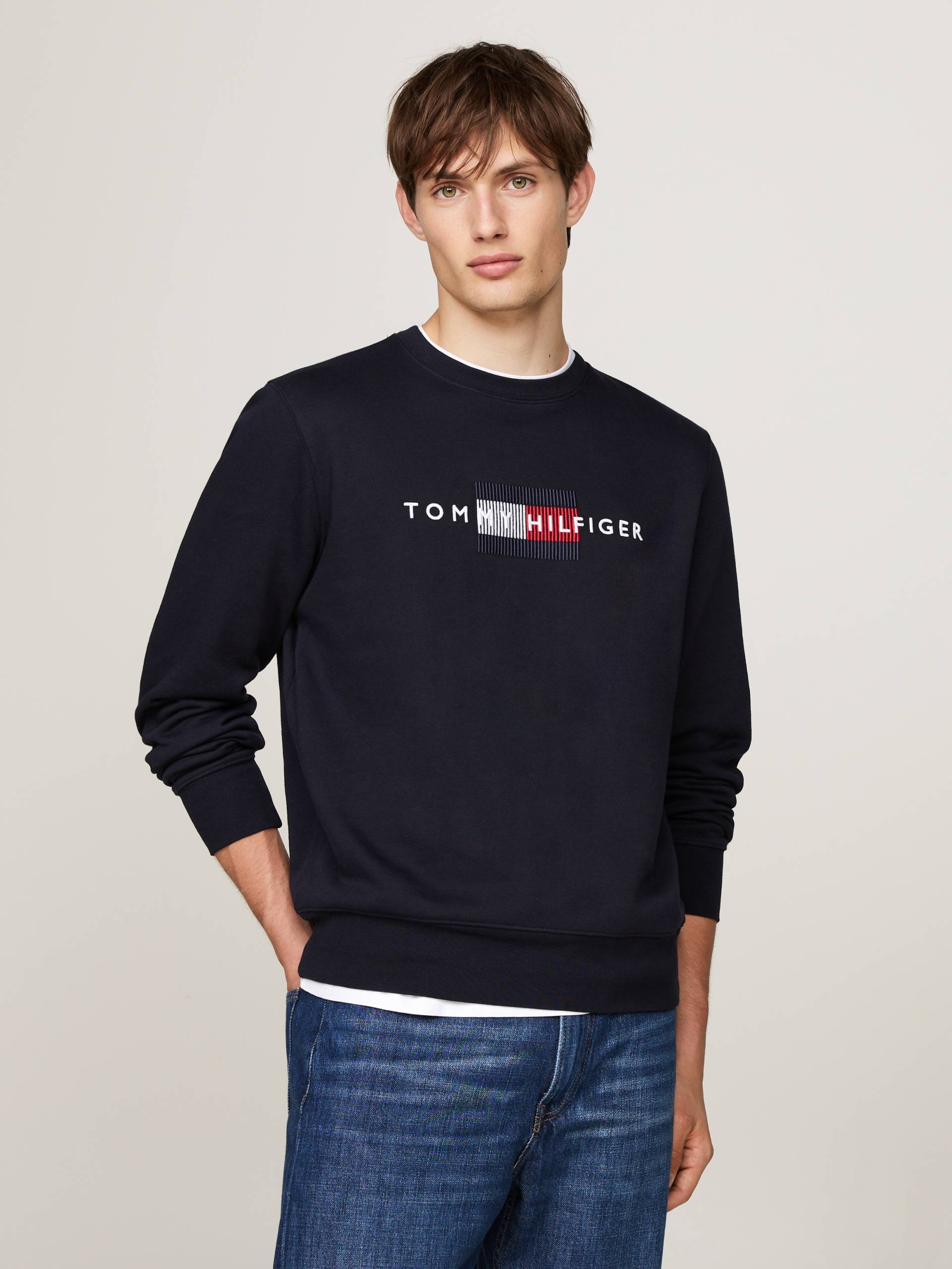 Tommy Hilfiger Sweatshirt »HILFIGER FLAG EMBRO SWEATSHIRT«, mehrfarbige Stickerei auf der Brust von Tommy Hilfiger