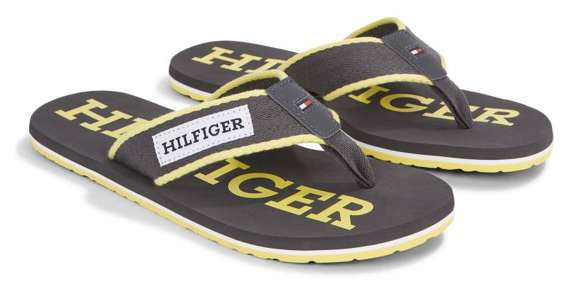 Tommy Hilfiger Zehentrenner »PATCH HILFIGER BEACH SANDAL«, Sommerschuh, Schlappen, Poolslides, Badeschuh, mit Logoschriftzug von Tommy Hilfiger