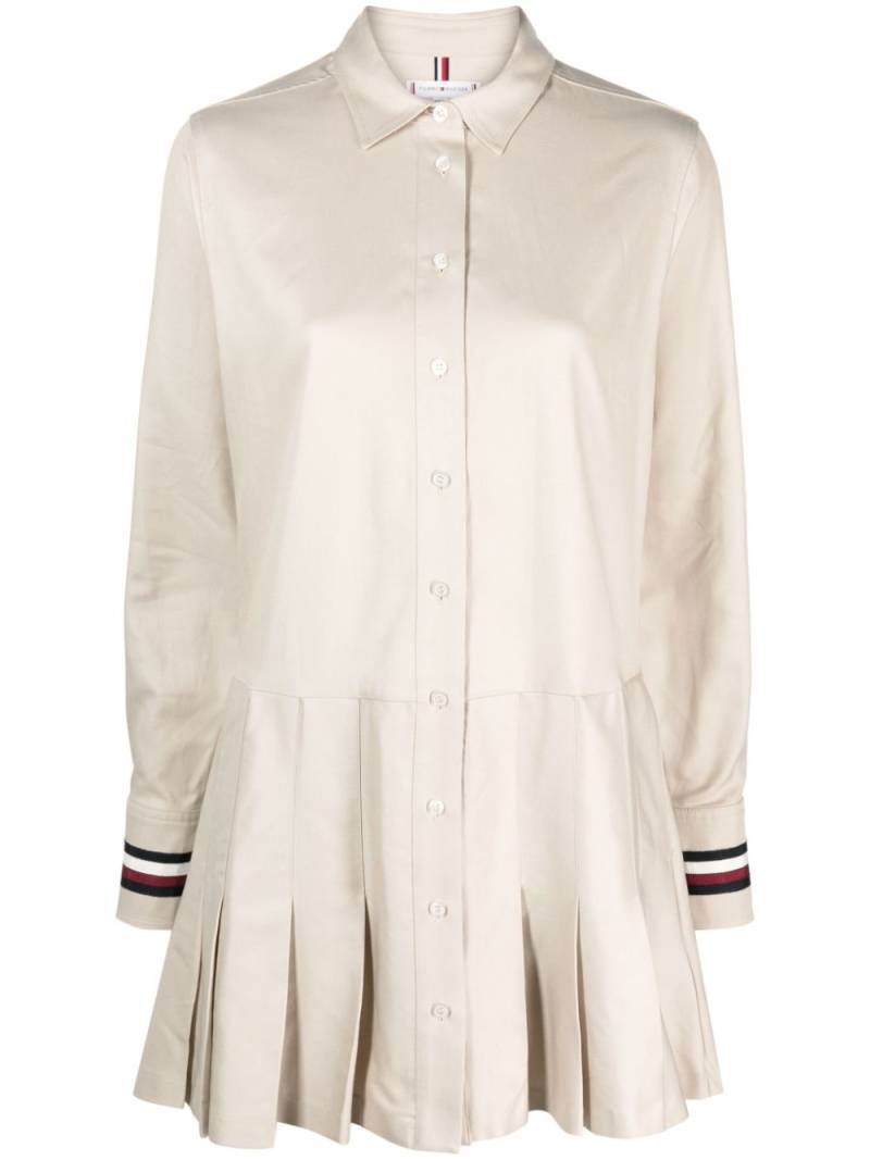 Tommy Hilfiger logo-plaque pleated dress - Neutrals von Tommy Hilfiger