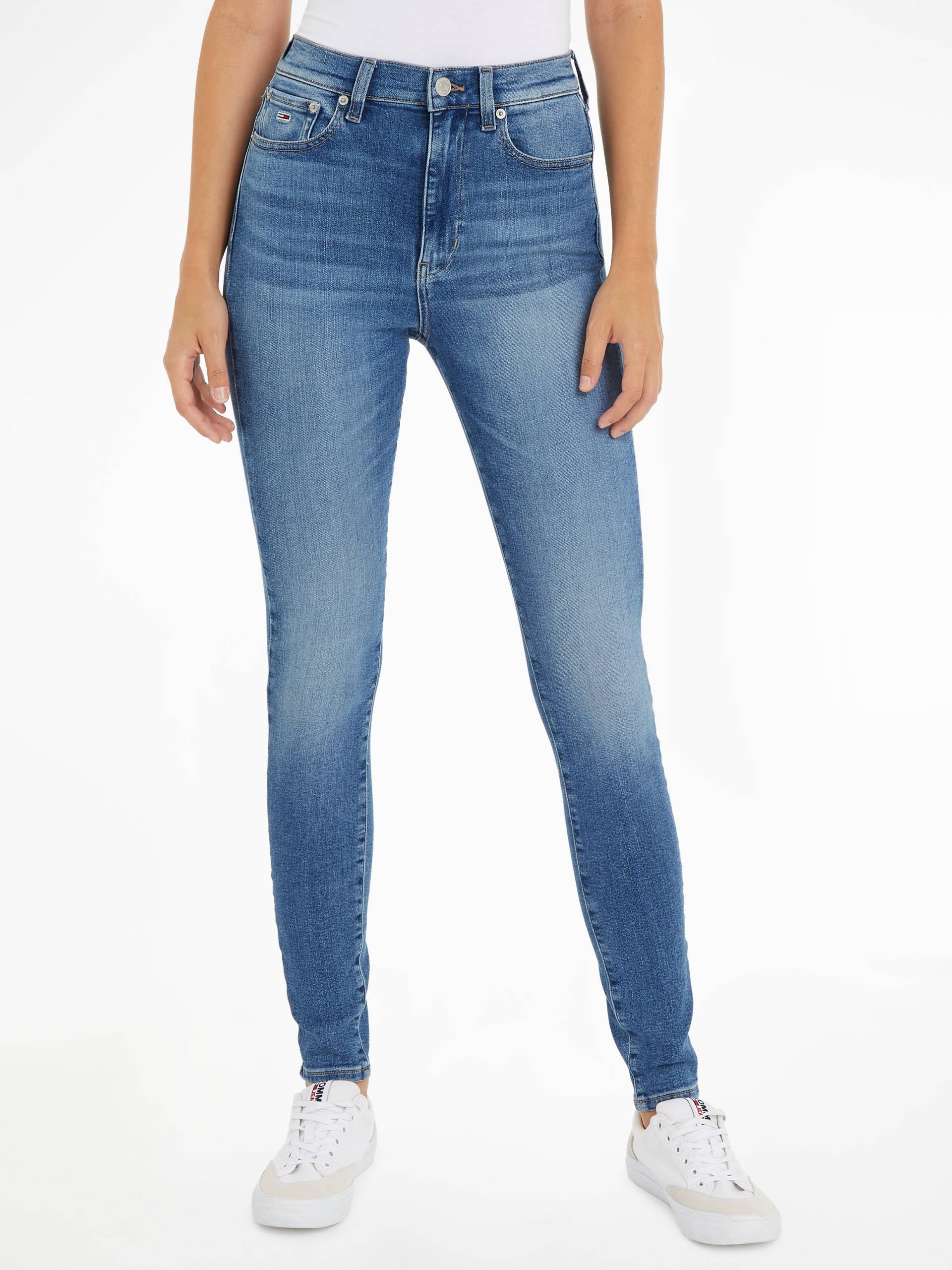 Tommy Jeans Bequeme Jeans »Sylvia Skinny Slim Jeans Hohe Leibhöhe«, mit Ledermarkenlabel Tommy Jeans Bequeme Jeans »Sylvia Skinny Slim Jeans Hohe Leibhöhe«, mit Ledermarkenlabel von Tommy Jeans