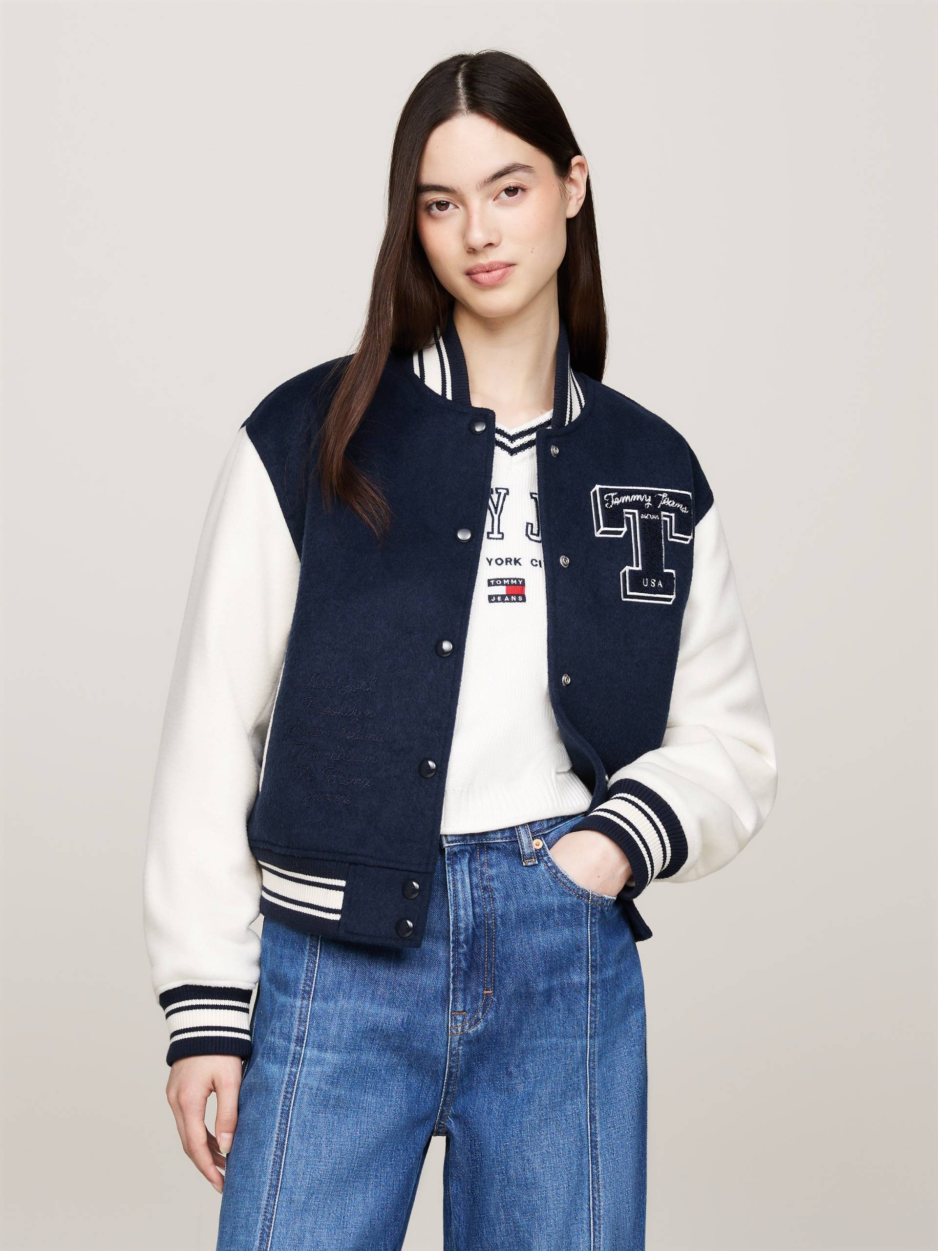 Tommy Jeans Bomberjacke, mit Streifen-Detail, aufgesticktem Logo Tommy Jeans Bomberjacke, mit Streifen-Detail, aufgesticktem Logo von Tommy Jeans