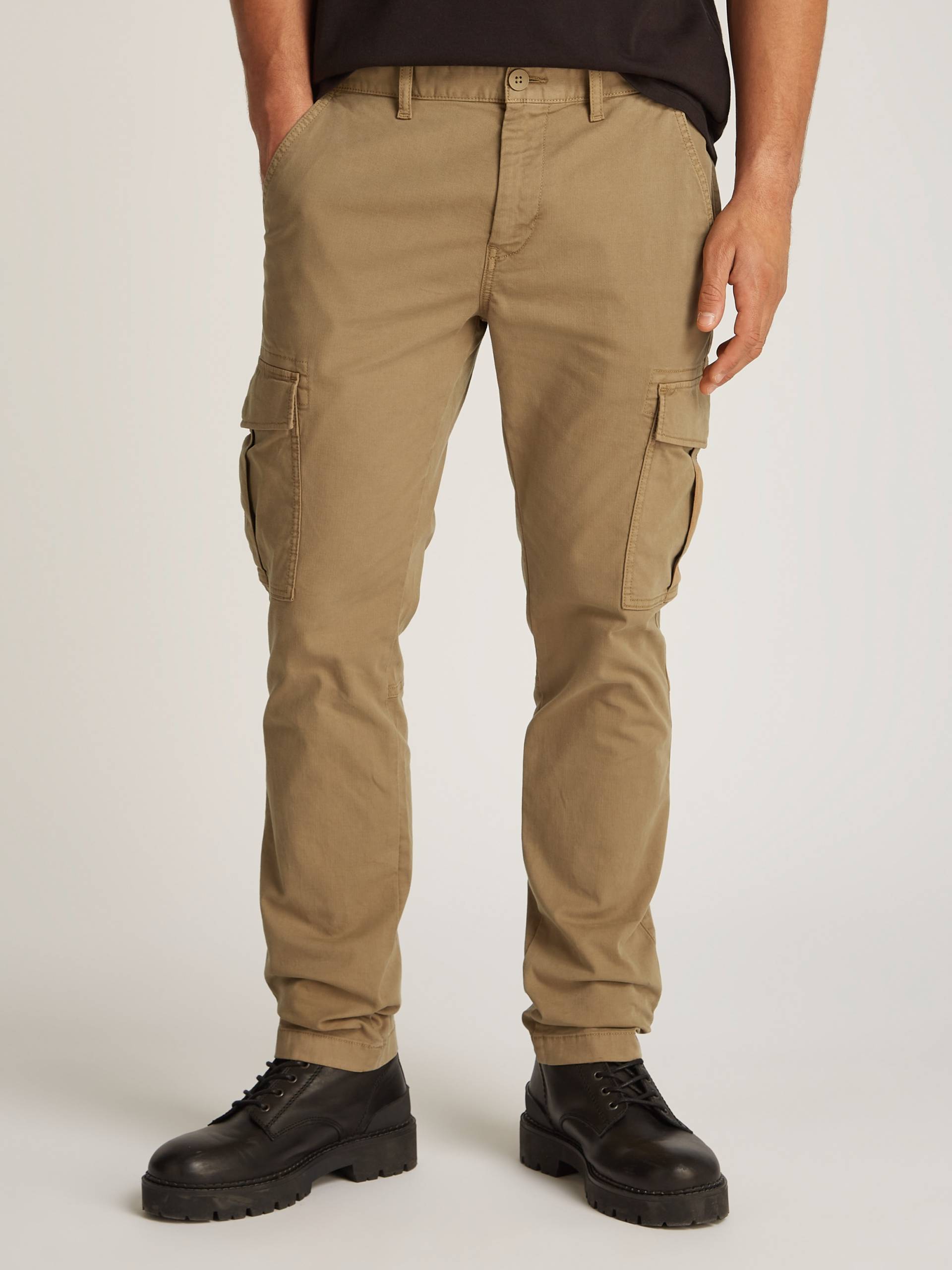 Tommy Jeans Cargohose »TJM AUSTIN CARGO«, mit Logostickerei Tommy Jeans Cargohose »TJM AUSTIN CARGO«, mit Logostickerei von Tommy Jeans