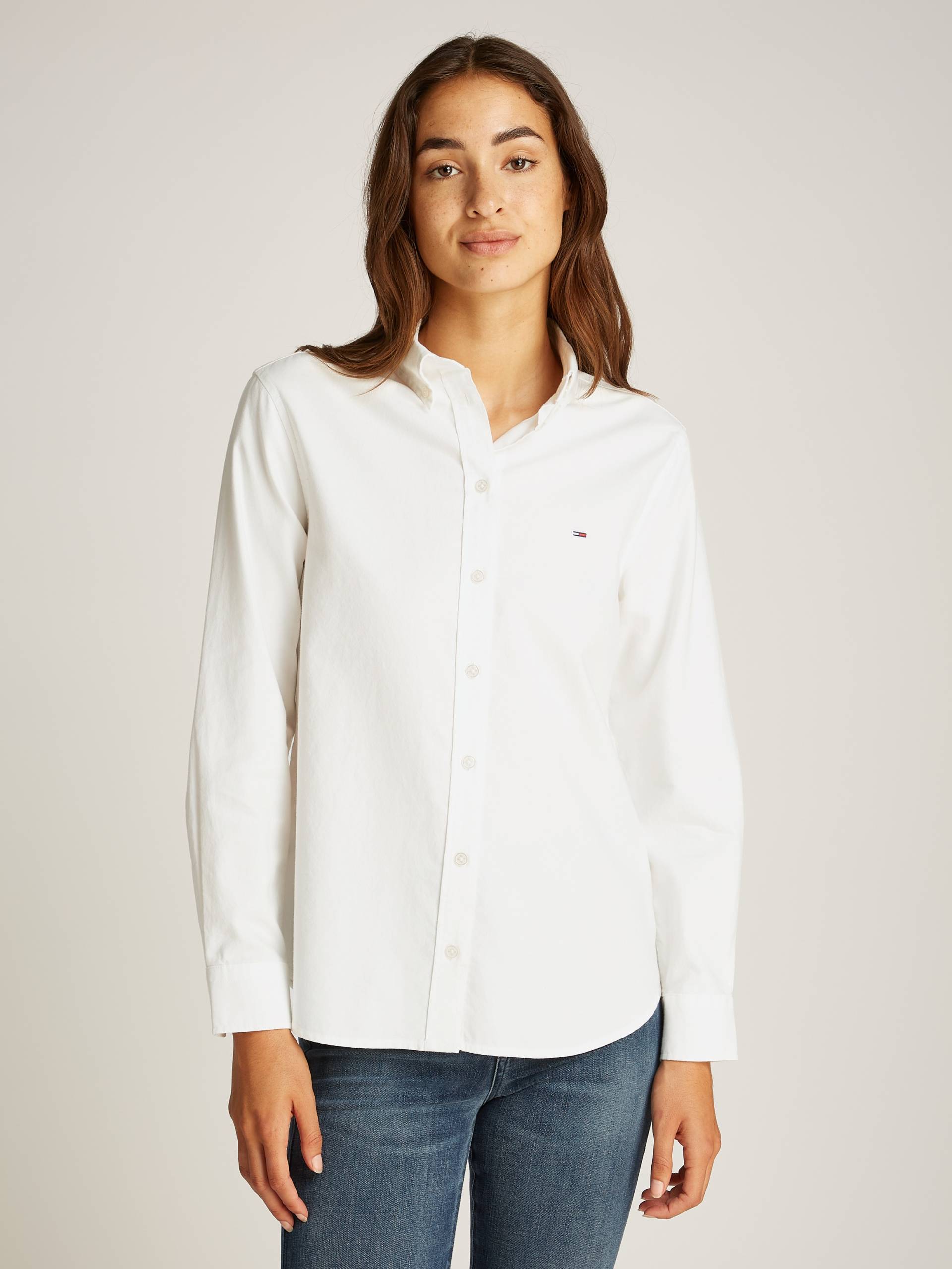 Tommy Jeans Hemdbluse »TJW REG OXFORD SHIRT«, mit Logostickerei Tommy Jeans Hemdbluse »TJW REG OXFORD SHIRT«, mit Logostickerei von Tommy Jeans