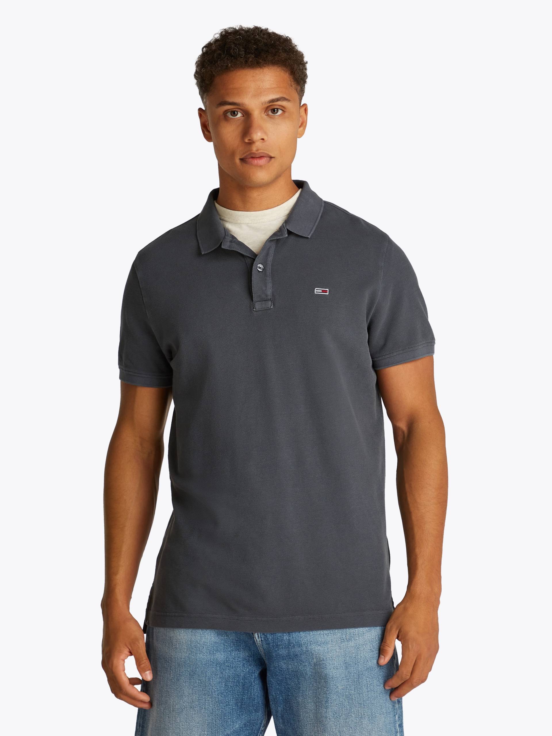 Tommy Jeans Poloshirt »TJM SLIM ESSENTIAL GD POLO SS«, mit Logostickerei Tommy Jeans Poloshirt »TJM SLIM ESSENTIAL GD POLO SS«, mit Logostickerei von Tommy Jeans
