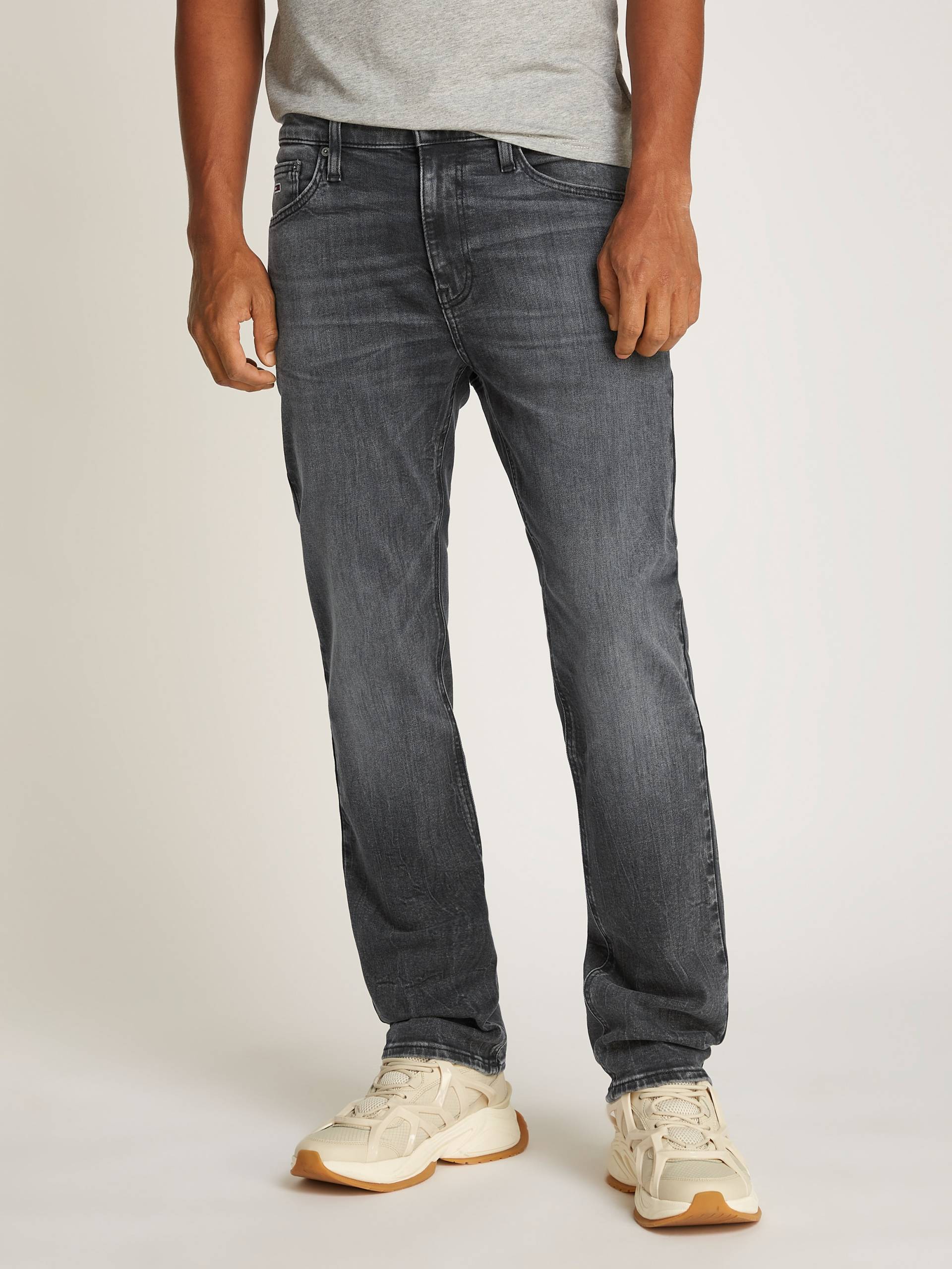 Tommy Jeans Regular-fit-Jeans »RYAN RGLR STRGHT«, mit Logoprägung von Tommy Jeans