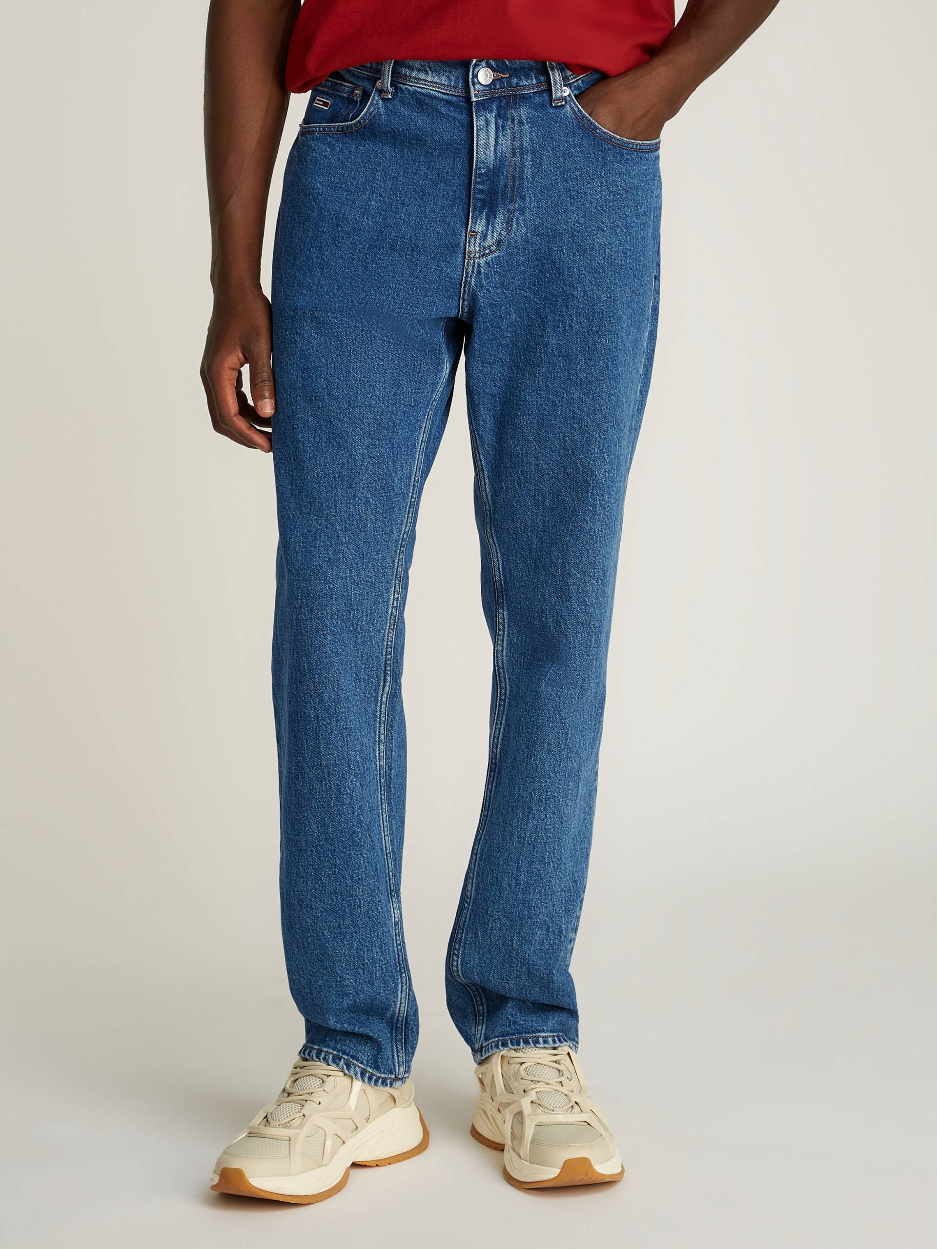 Tommy Jeans Relax-fit-Jeans »Ethan Relaxed Straight«, mit Logoprägung Tommy Jeans Relax-fit-Jeans »Ethan Relaxed Straight«, mit Logoprägung von Tommy Jeans