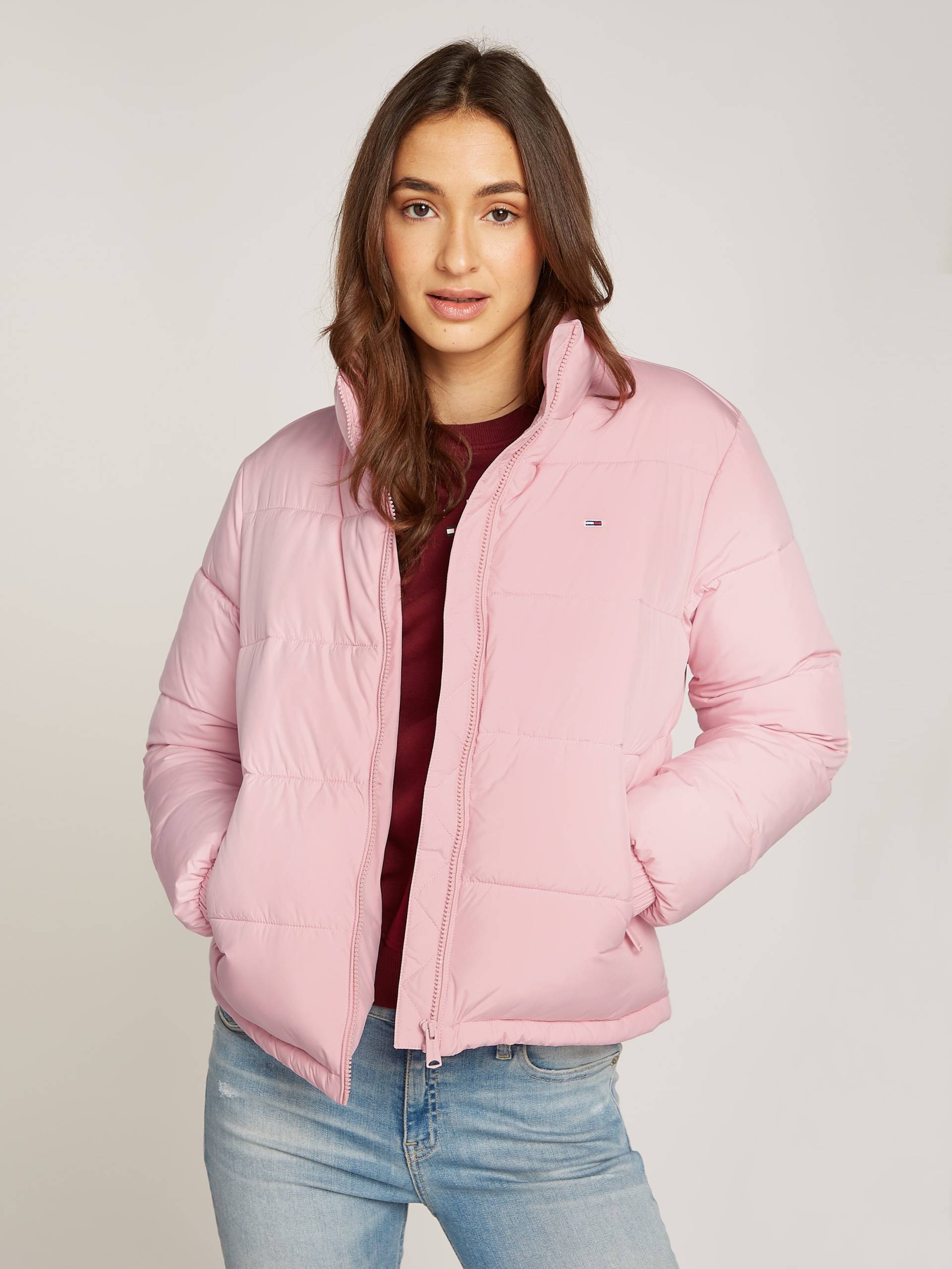 Tommy Jeans Steppjacke »TJW ESSENTIAL PUFFER EXT«, mit Logostickerei Tommy Jeans Steppjacke »TJW ESSENTIAL PUFFER EXT«, mit Logostickerei von Tommy Jeans