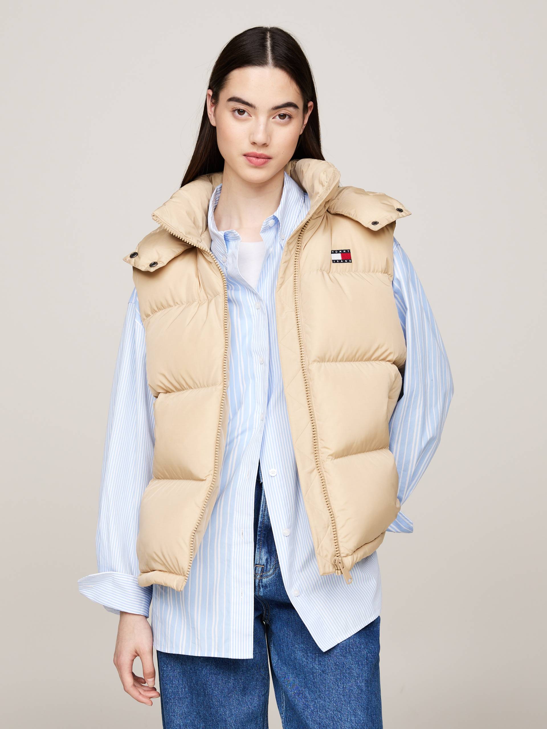 Tommy Jeans Steppweste »TJW ALASKA PUFFER VEST«, mit Logostickerei Tommy Jeans Steppweste »TJW ALASKA PUFFER VEST«, mit Logostickerei von Tommy Jeans