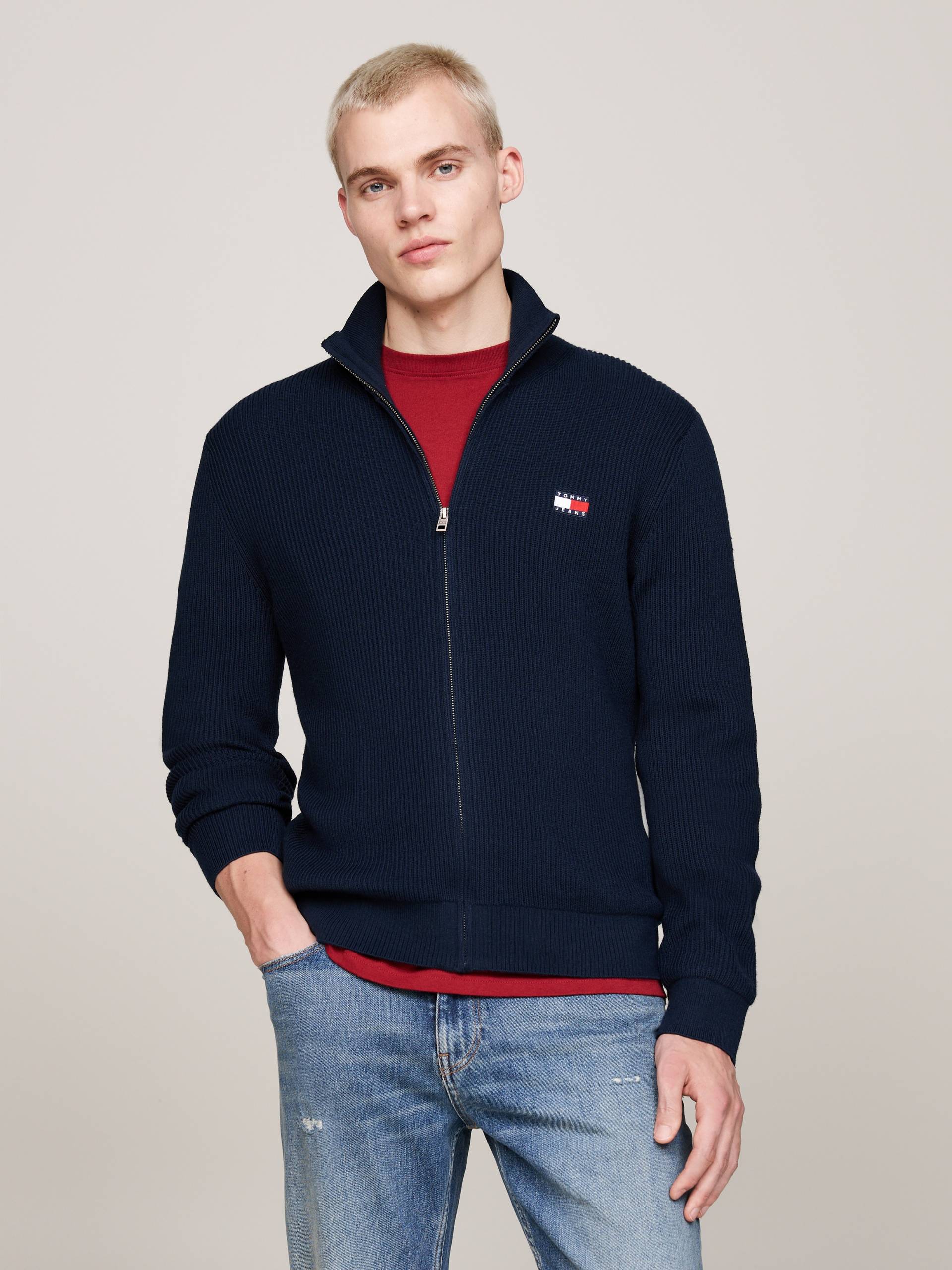 Tommy Jeans Strickjacke »TJM SLIM XS BADGE ZIP THRU«, Mit Markennamen- und Logostickerei in Brusthöhe von Tommy Jeans