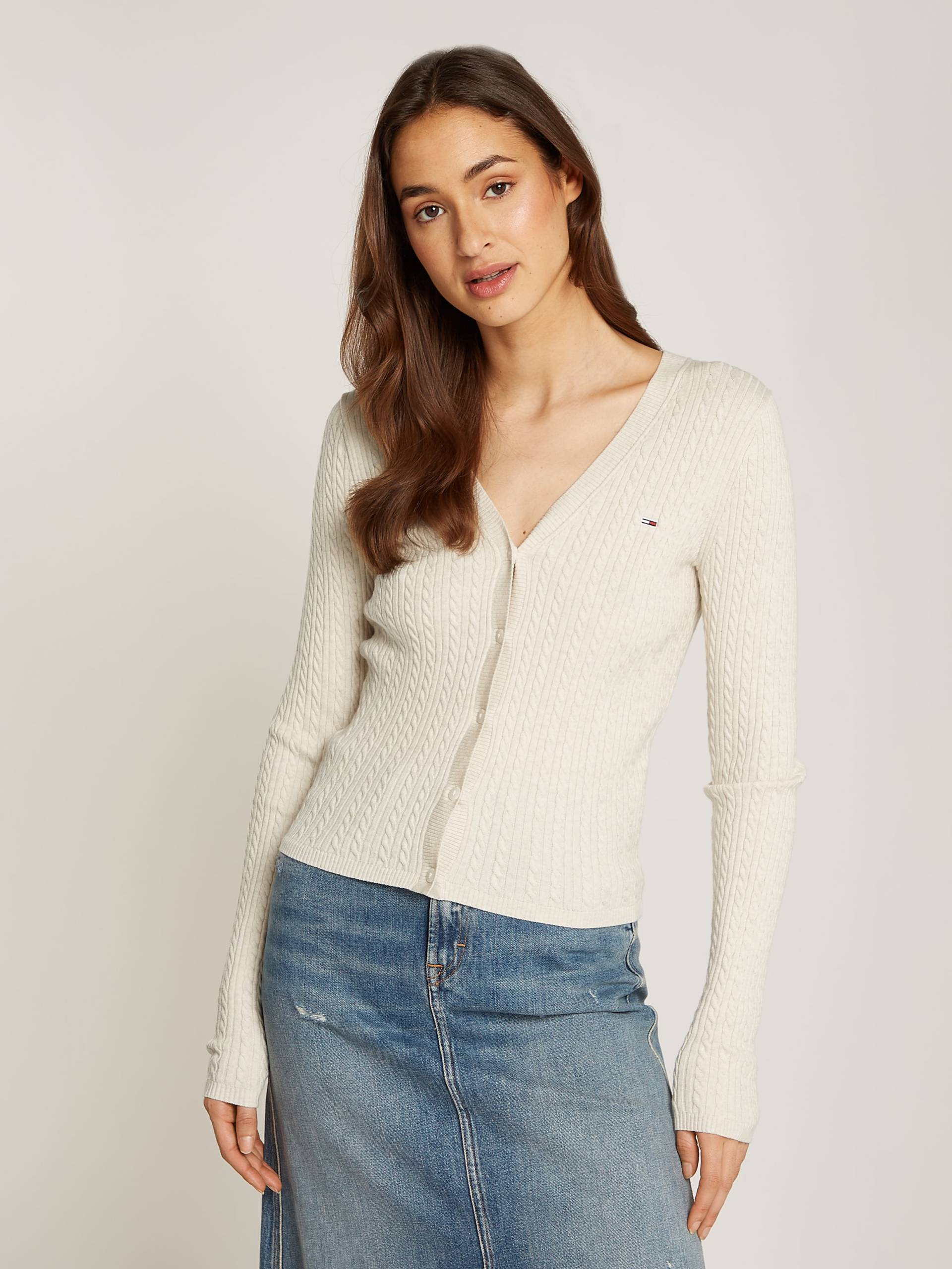 Tommy Jeans Strickjacke »TJW CABLE ESSENTIAL CARDIGAN«, mit Zopfmuster, Logostickerei von Tommy Jeans