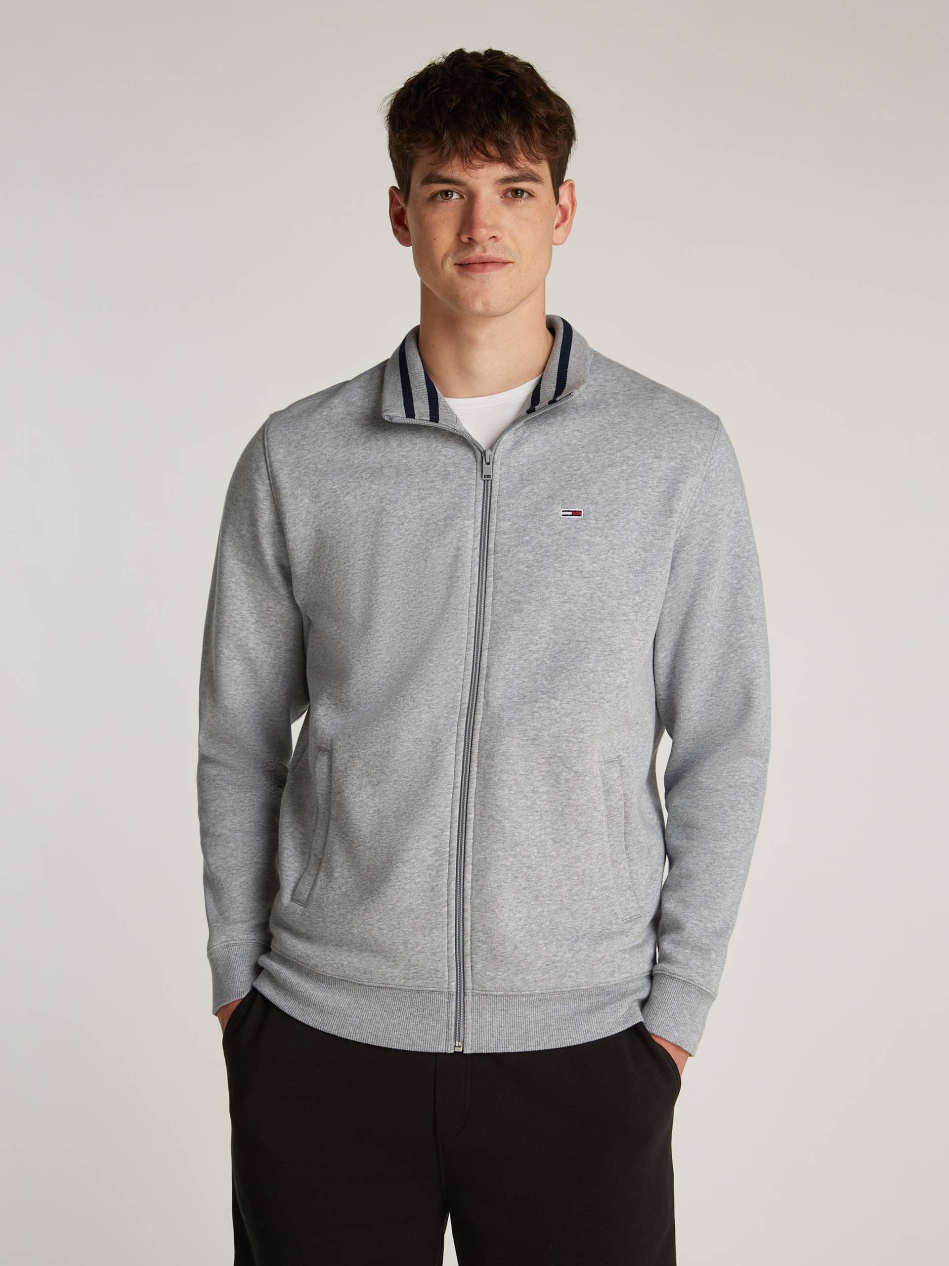 Tommy Jeans Sweatjacke »TJM REG FLEECE ZIP THRU EXT«, mit Logostickerei Tommy Jeans Sweatjacke »TJM REG FLEECE ZIP THRU EXT«, mit Logostickerei von Tommy Jeans