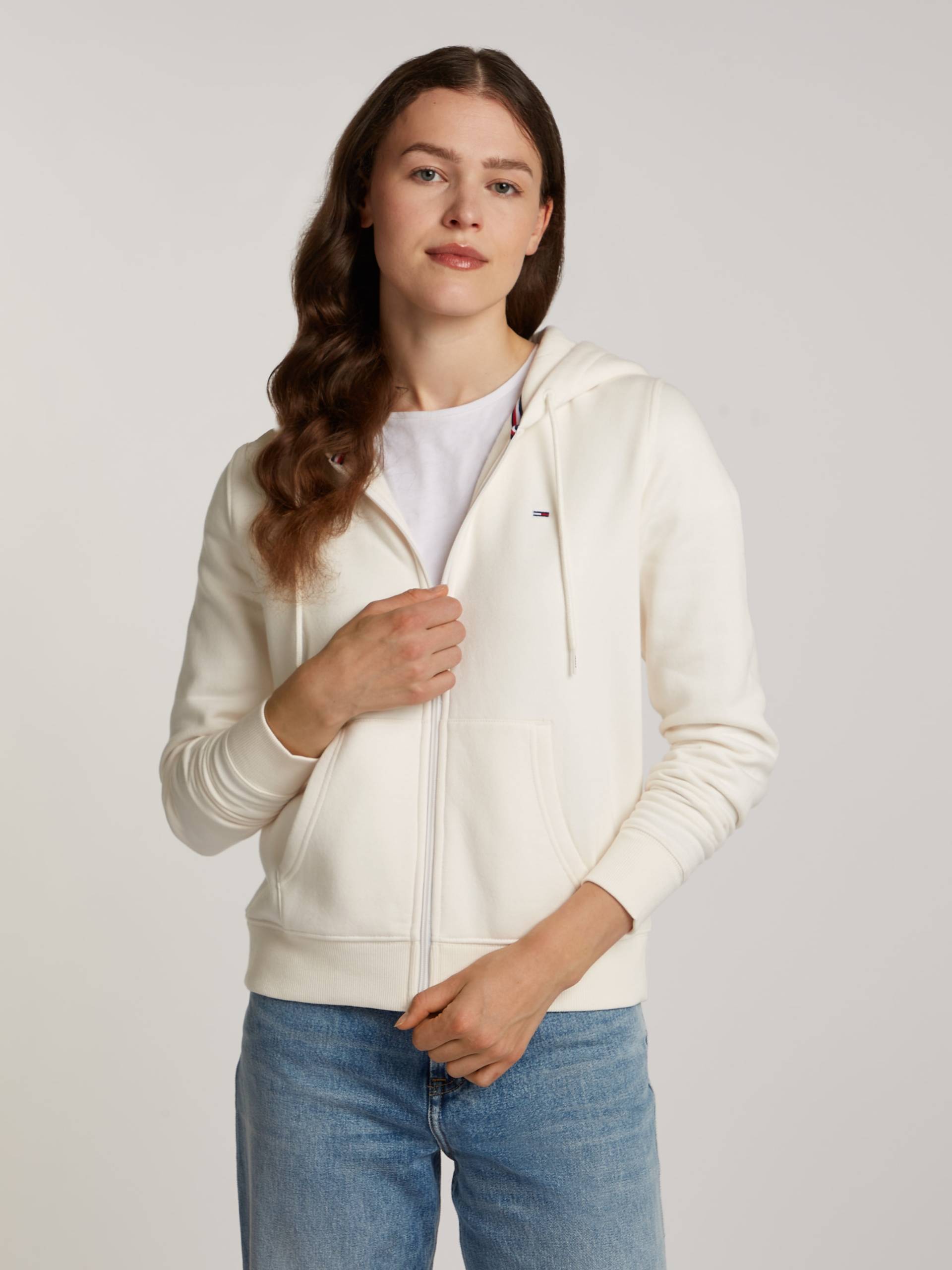 Tommy Jeans Sweatjacke »TJW REG S FLAG ZIP THRU«, mit Logostickerei von Tommy Jeans