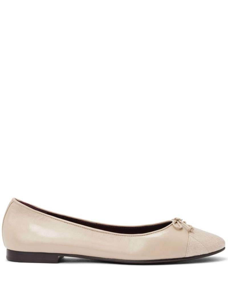 Tory Burch cap-toe leather ballerina shoes - Neutrals von Tory Burch