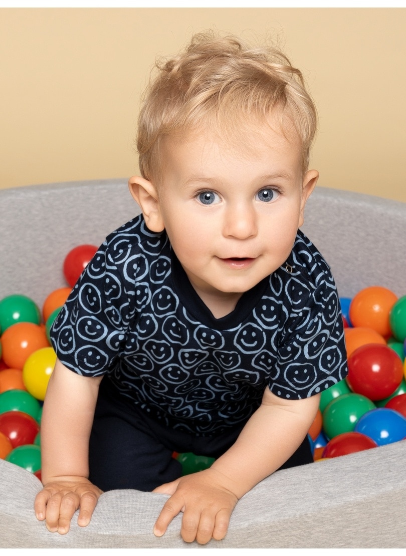 Trigema T-Shirt »TRIGEMA T-Shirt mit Allover-Smiley-Print« Trigema T-Shirt »TRIGEMA T-Shirt mit Allover-Smiley-Print« von Trigema