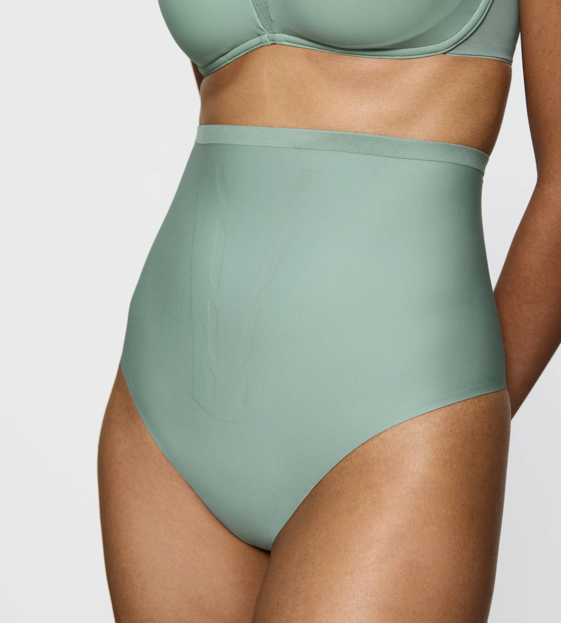 Triumph Shapingslip »Shape Smart Highwaist String«, glättend und schmeichelnd von Triumph