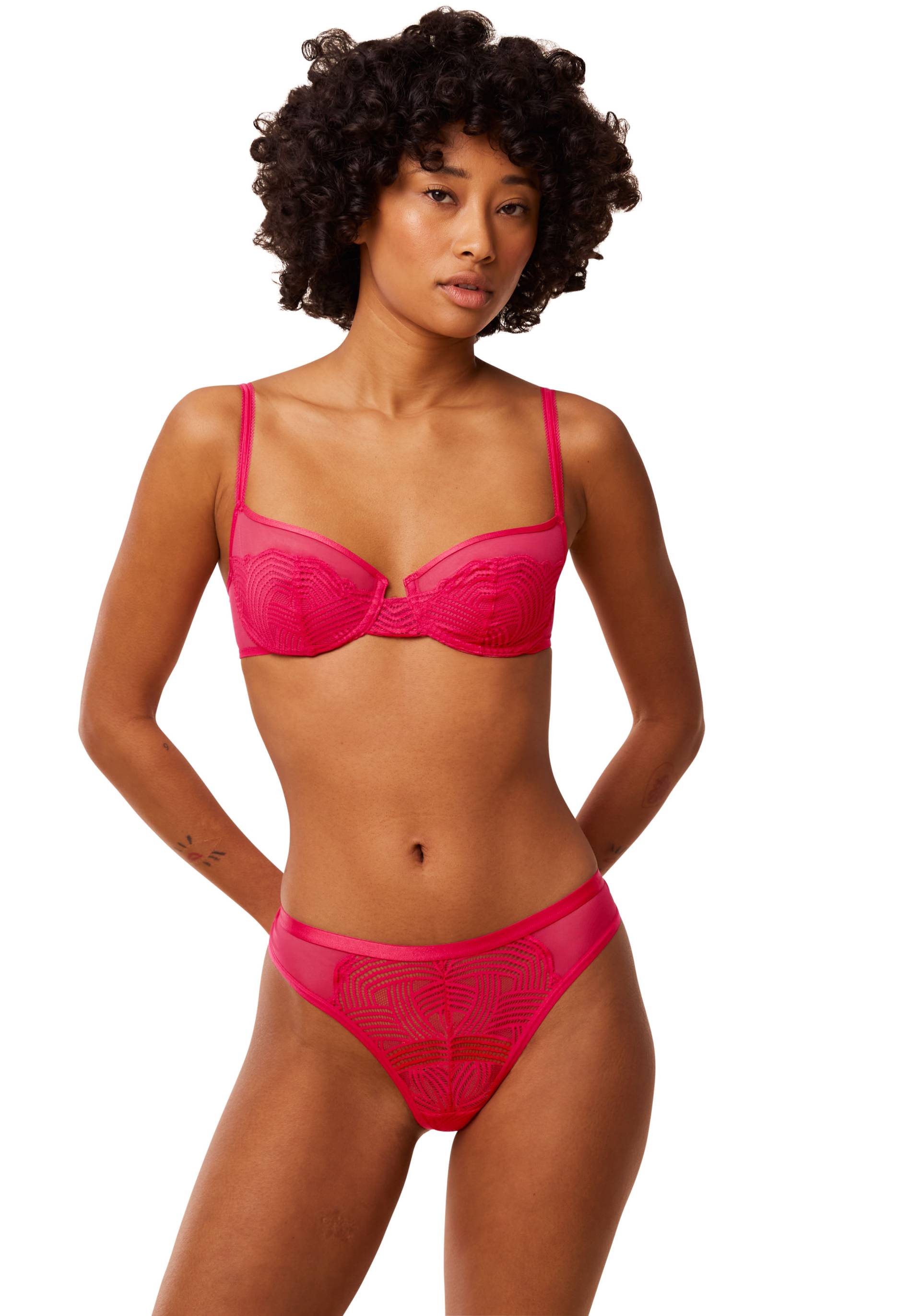 Triumph Slip »Delightful Spotlight Brazilian«, mit graphischer Spitze von Triumph