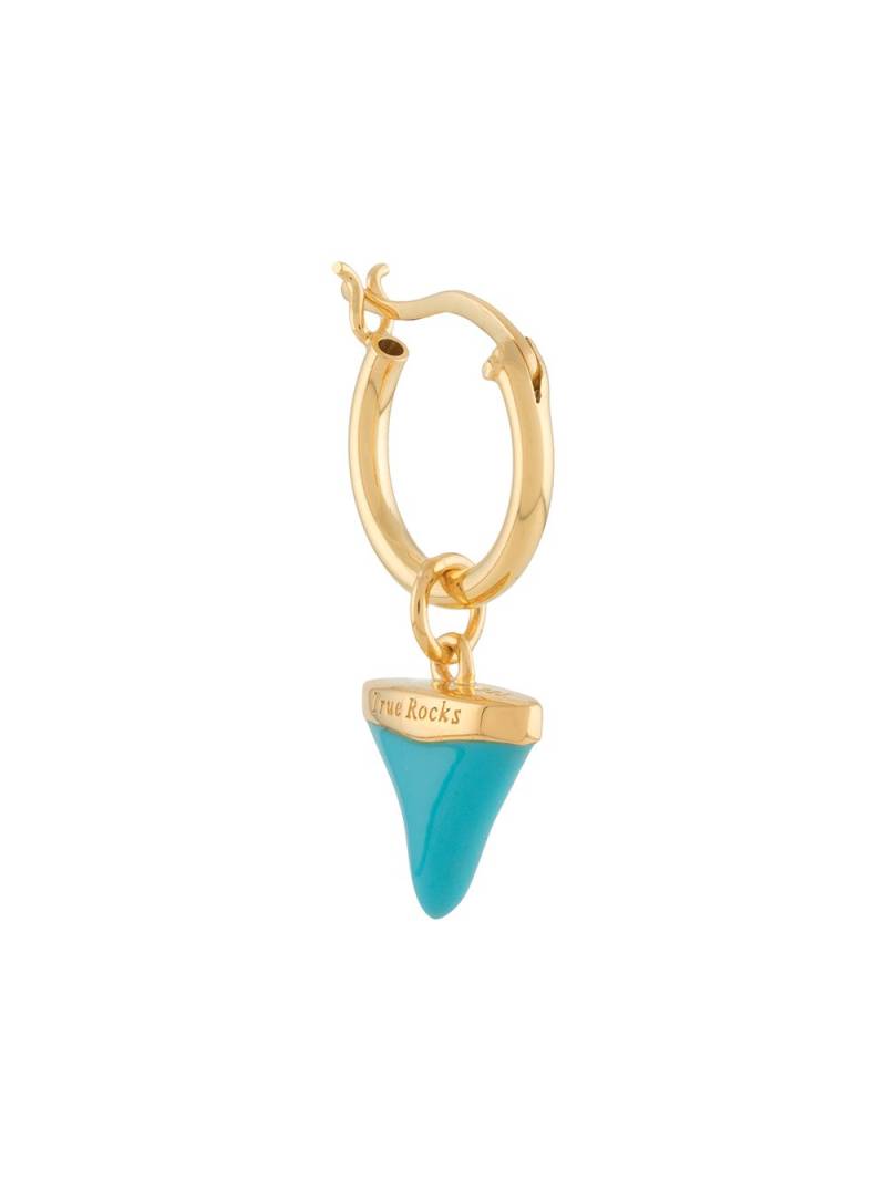 True Rocks single shark tooth hoop earring - Gold von True Rocks