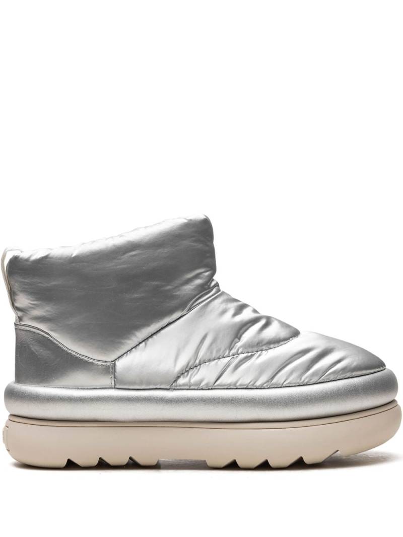 UGG Classic Maxi Mini "Metallic Silver" boots von UGG