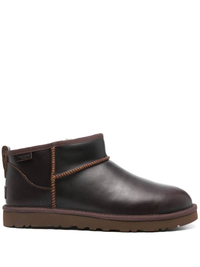 UGG Classic Ultra Mini LTHR Regen boots - Brown von UGG