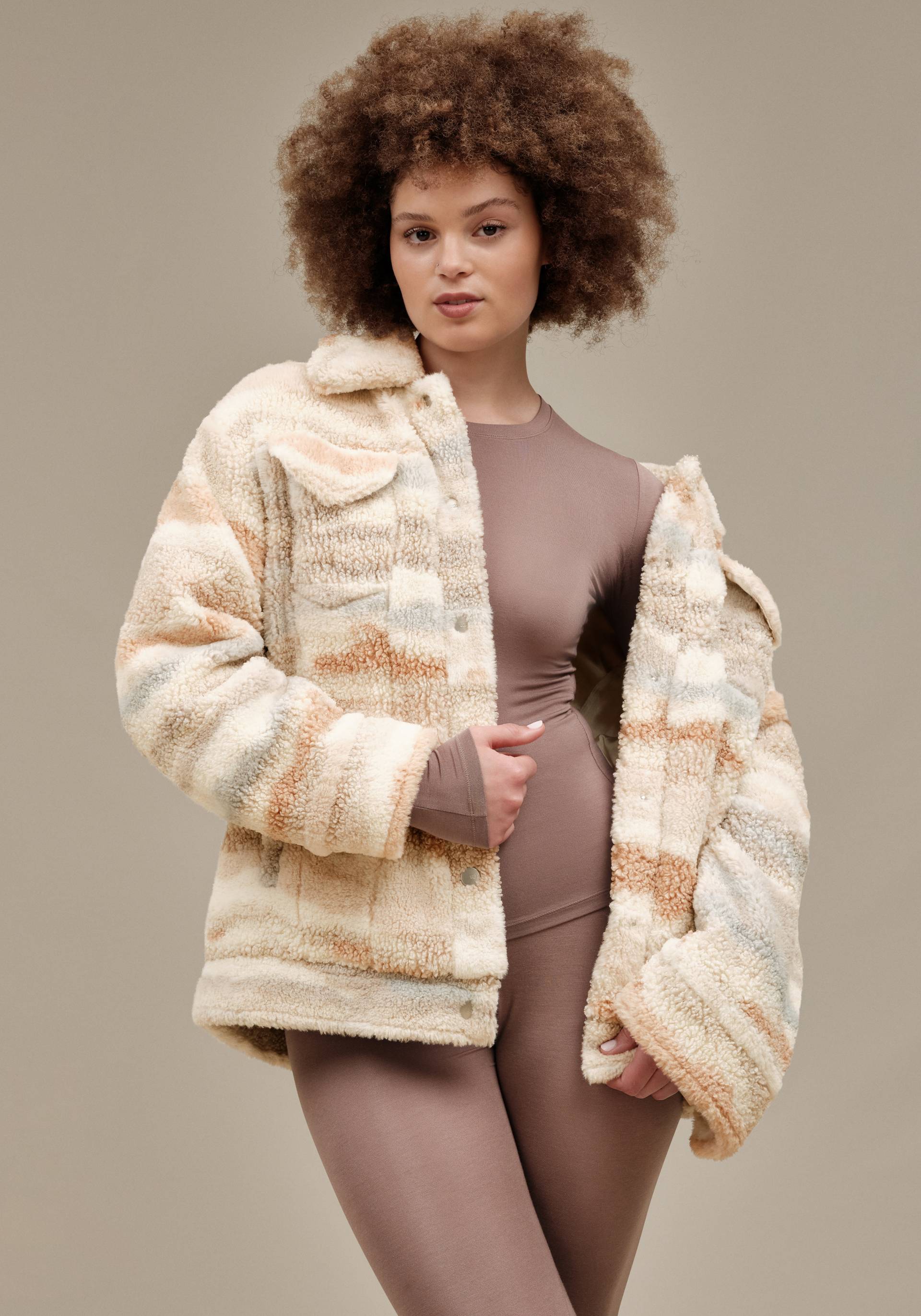 UGG Plüschjacke »FRANKIE UGGFLUFF JACKET TOPA«, in neuem Design von Ugg