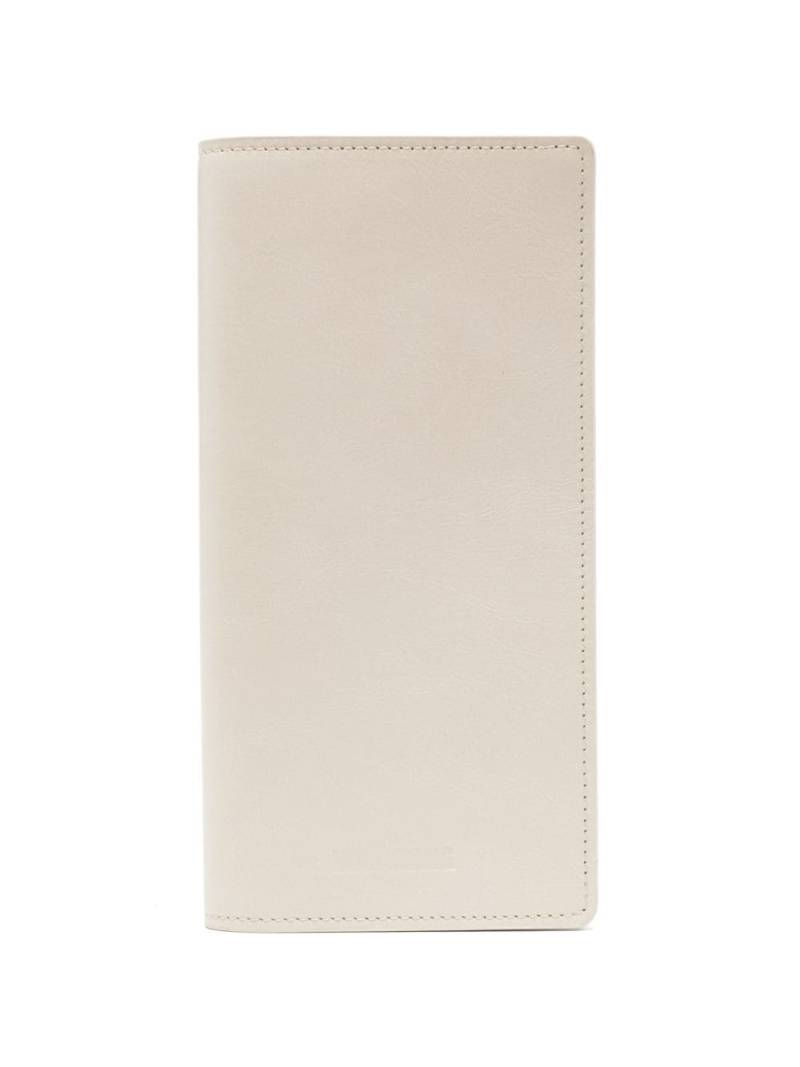 Uma Wang debossed-logo leather wallet - Neutrals von Uma Wang