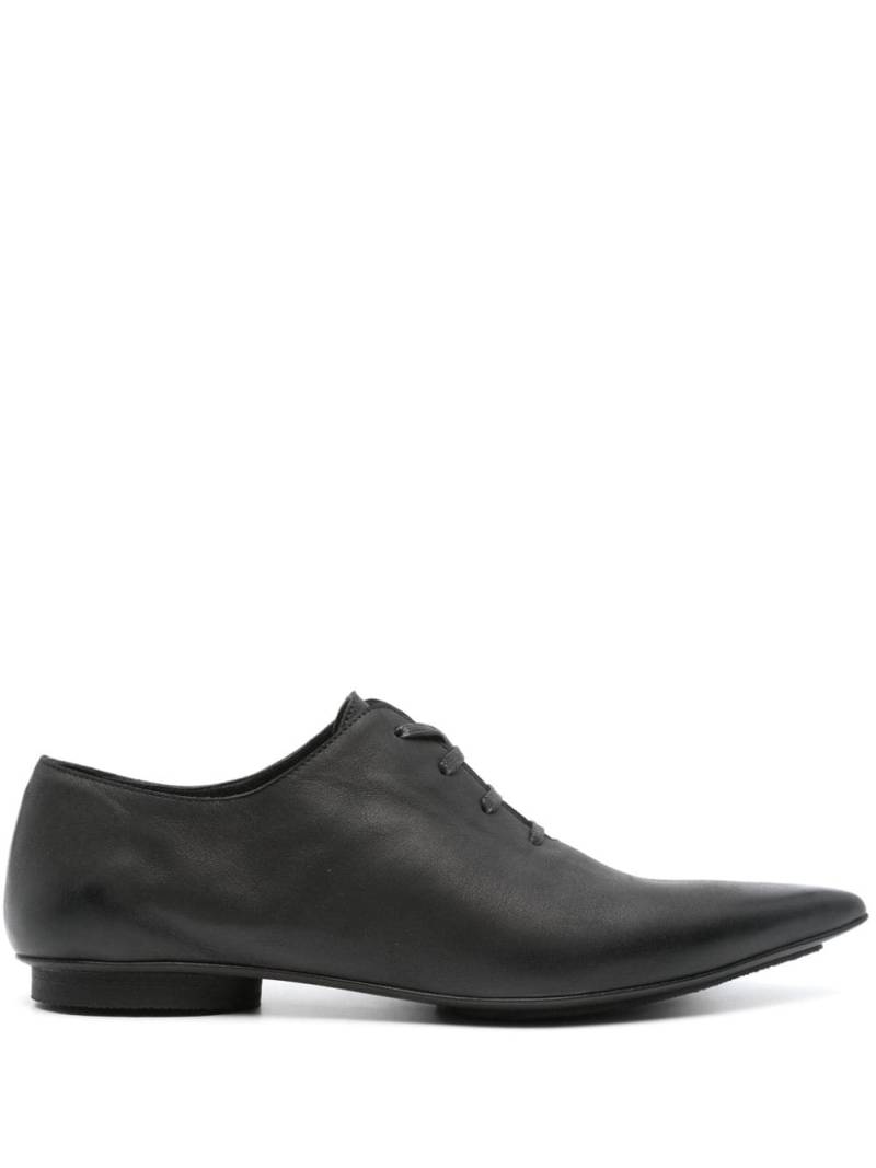 Uma Wang pointed leather brogues - Black von Uma Wang