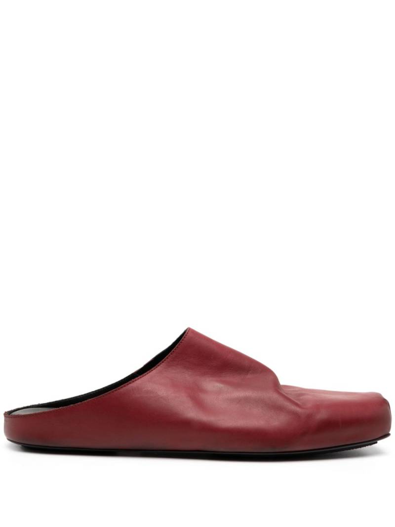 Uma Wang square-toe leather slippers - Red von Uma Wang