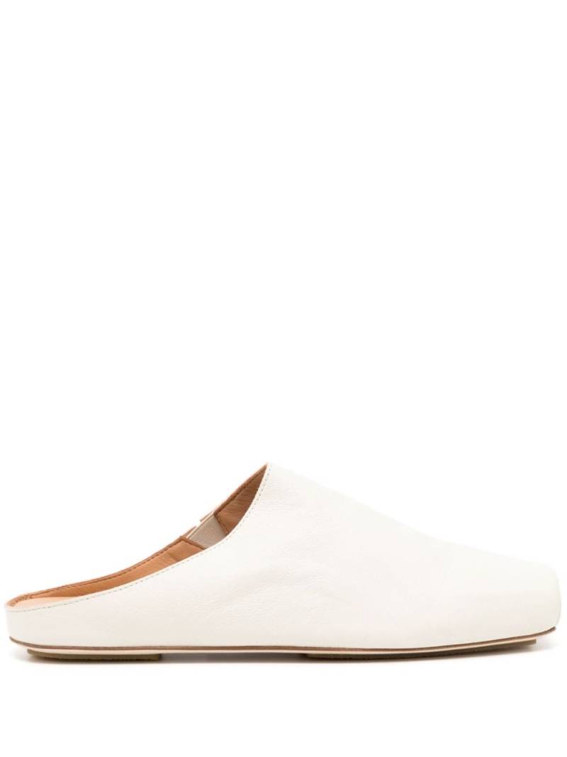 Uma Wang square-toe leather slippers - White von Uma Wang