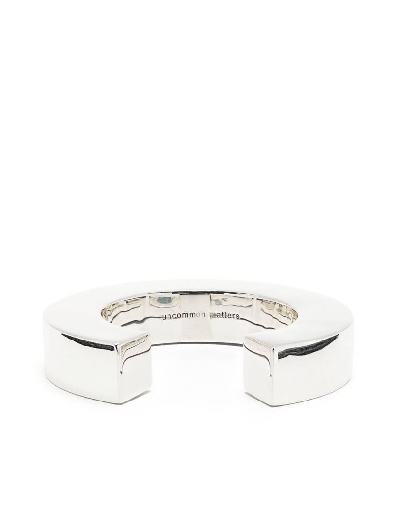 Uncommon Matters Aperture open-cuff bangle - Silver von Uncommon Matters