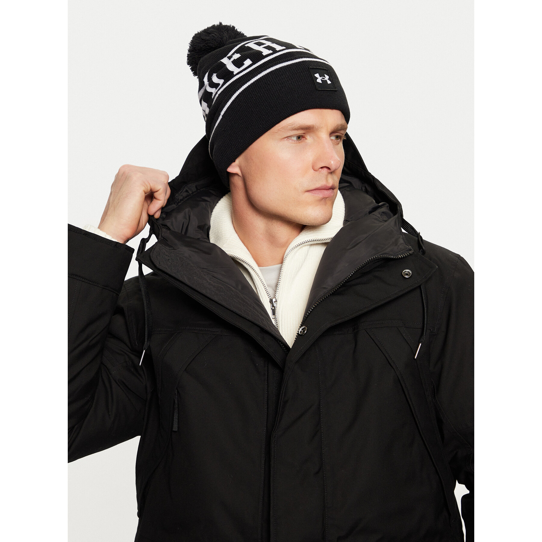 Mütze Under Armour M Halftime Pom Beanie 1386634-001 Schwarz von Under Armour