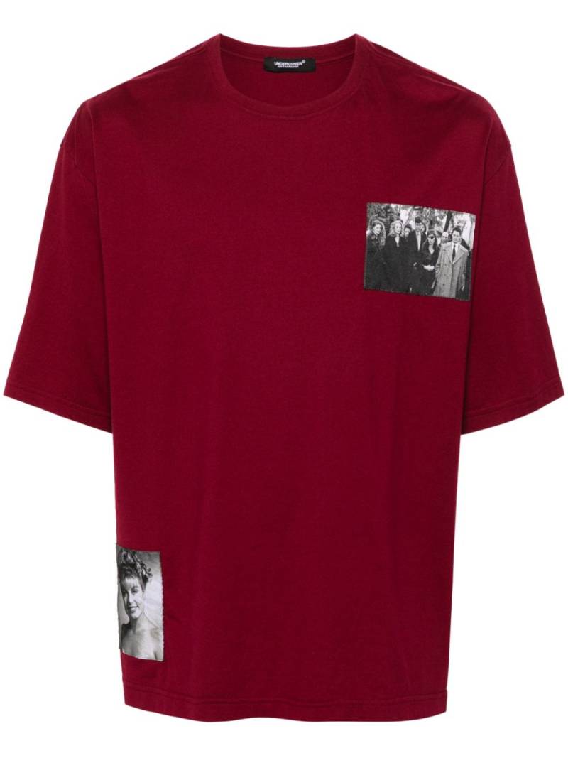 Undercover x Twin Peaks photograph-print T-shirt - Red von Undercover