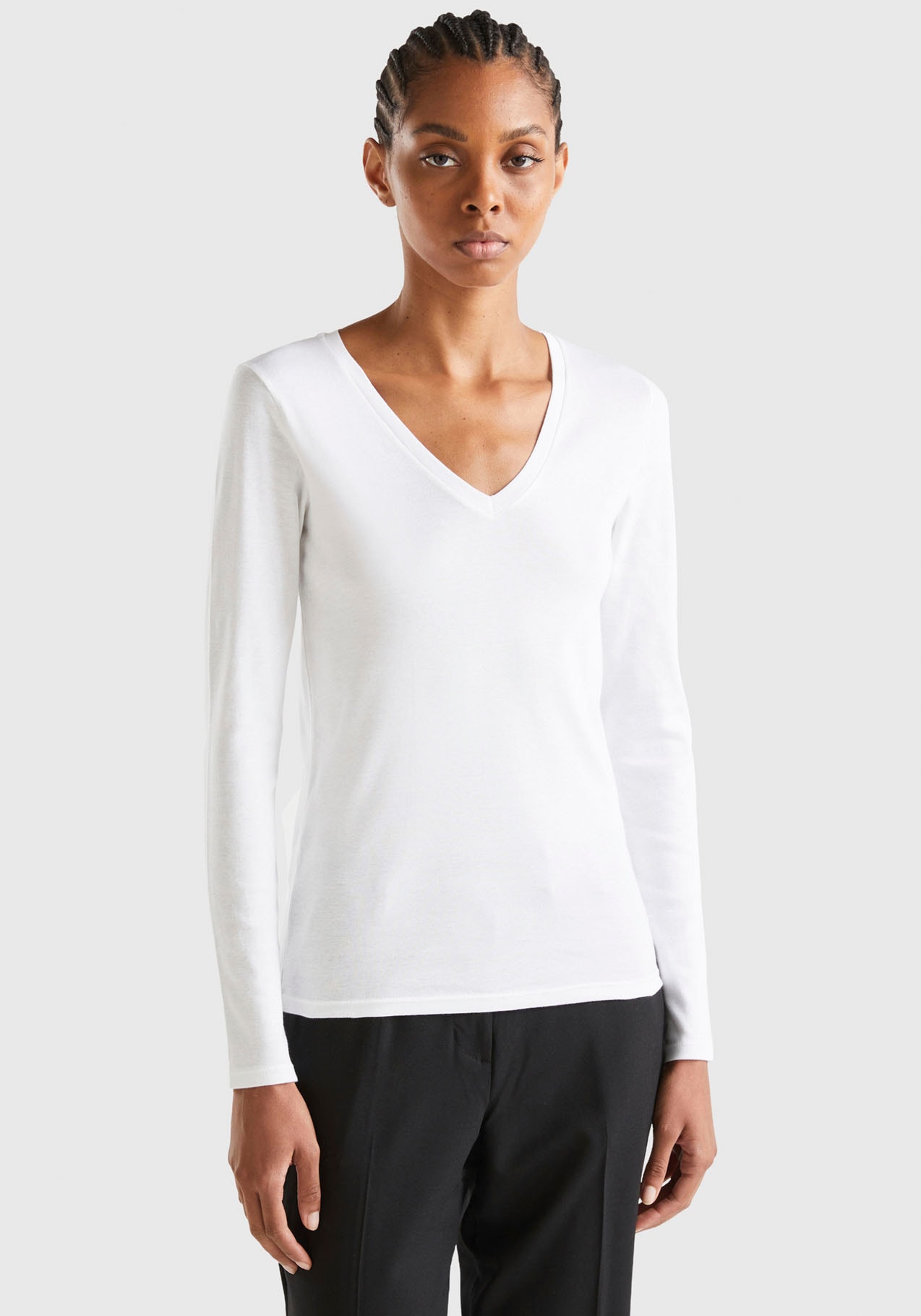 United Colors of Benetton Langarmshirt, mit femininem V-Neck von United Colors of Benetton