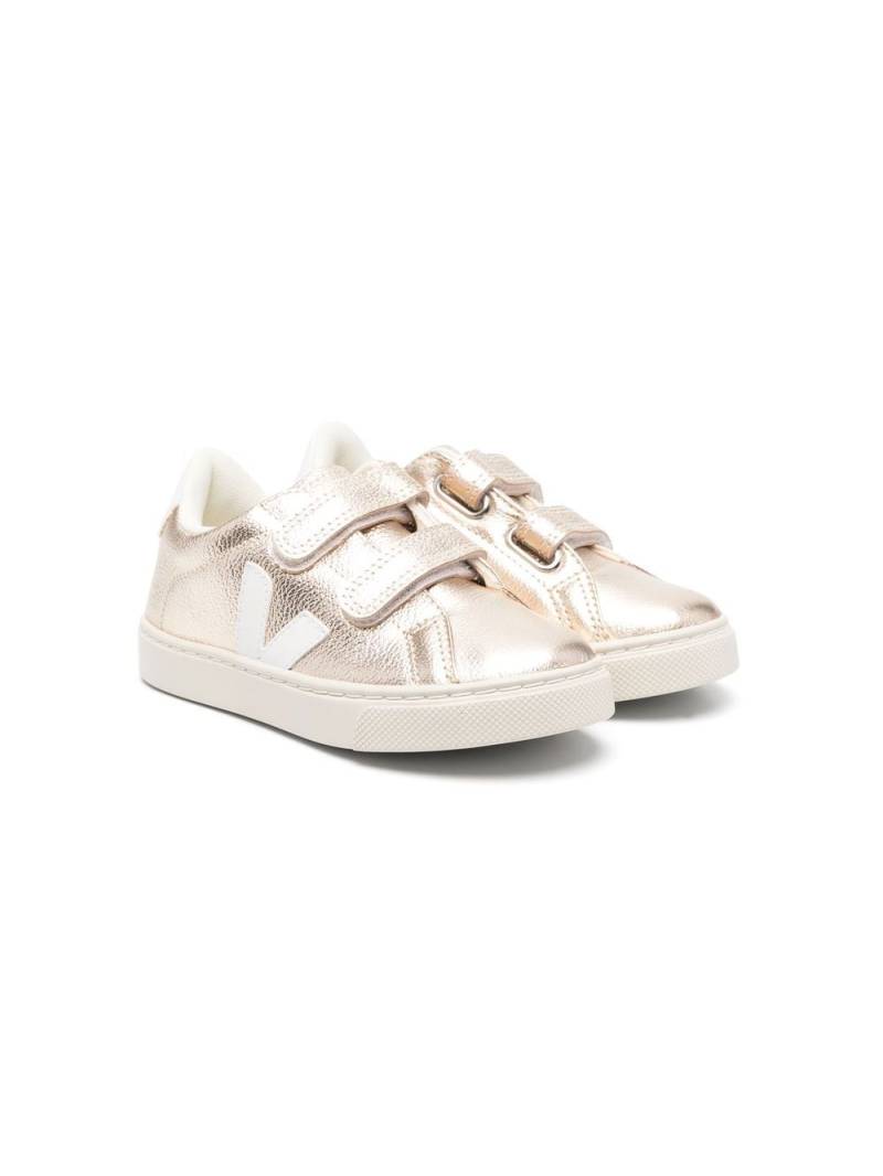 VEJA Kids Esplar metallic touch-strap sneakers - Gold von VEJA Kids