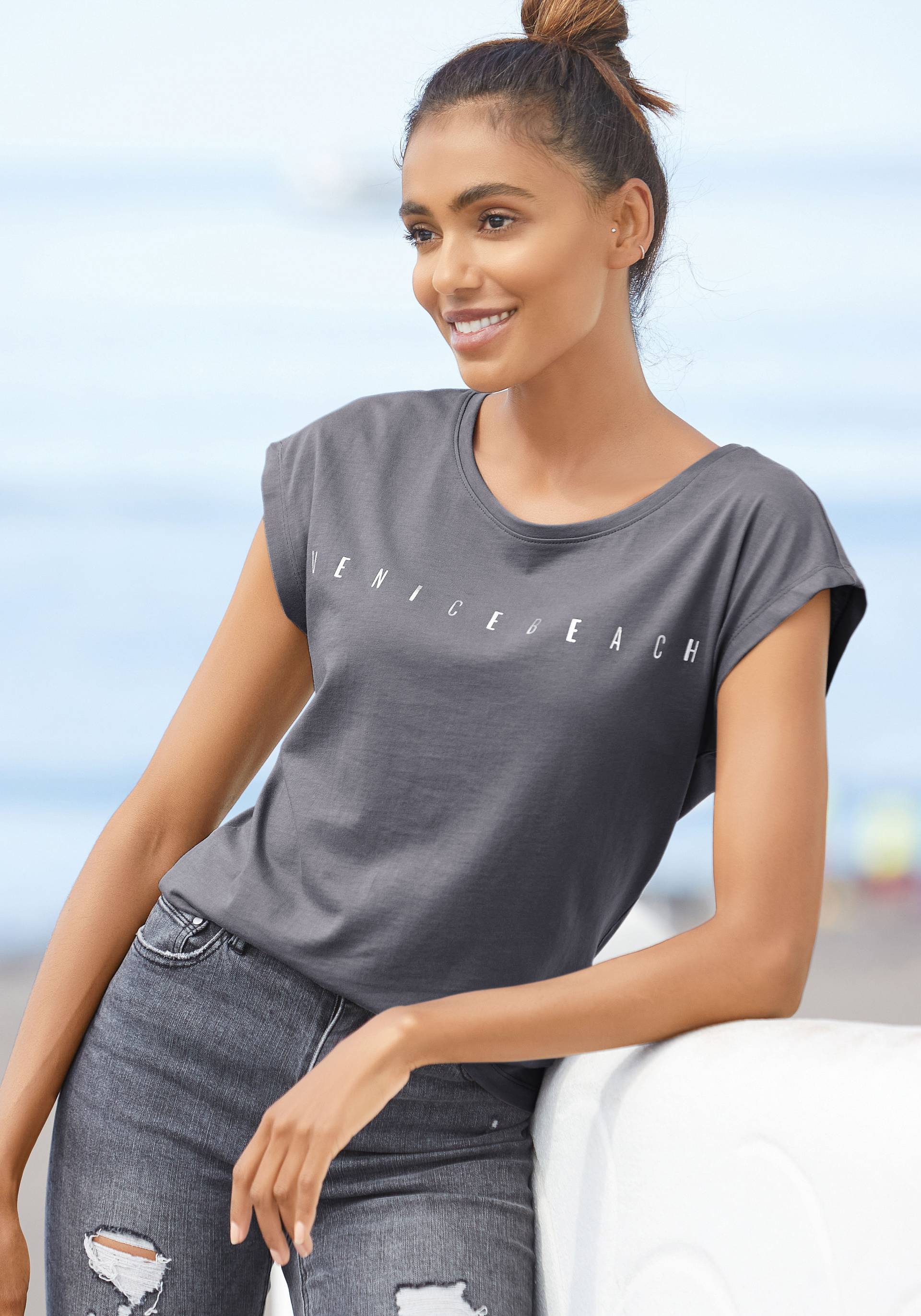Venice Beach Kurzarmshirt, mit Logoprint vorne, T-Shirt aus Baumwolle, sportlich-casual, Basic Venice Beach Kurzarmshirt, mit Logoprint vorne, T-Shirt aus Baumwolle, sportlich-casual, Basic von VENICE BEACH