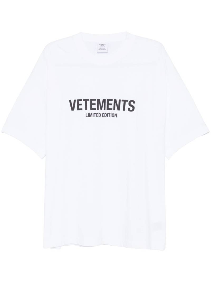 VETEMENTS Limited Edition T-shirt - White von VETEMENTS