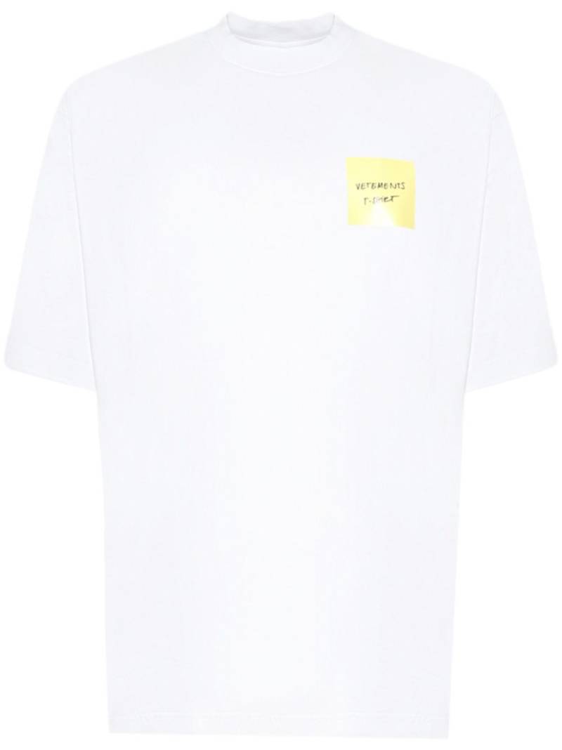 VETEMENTS Sticker T-shirt - White von VETEMENTS