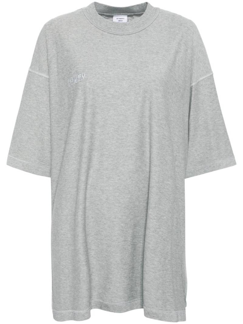 VETEMENTS inside-out label T-shirt - Grey von VETEMENTS